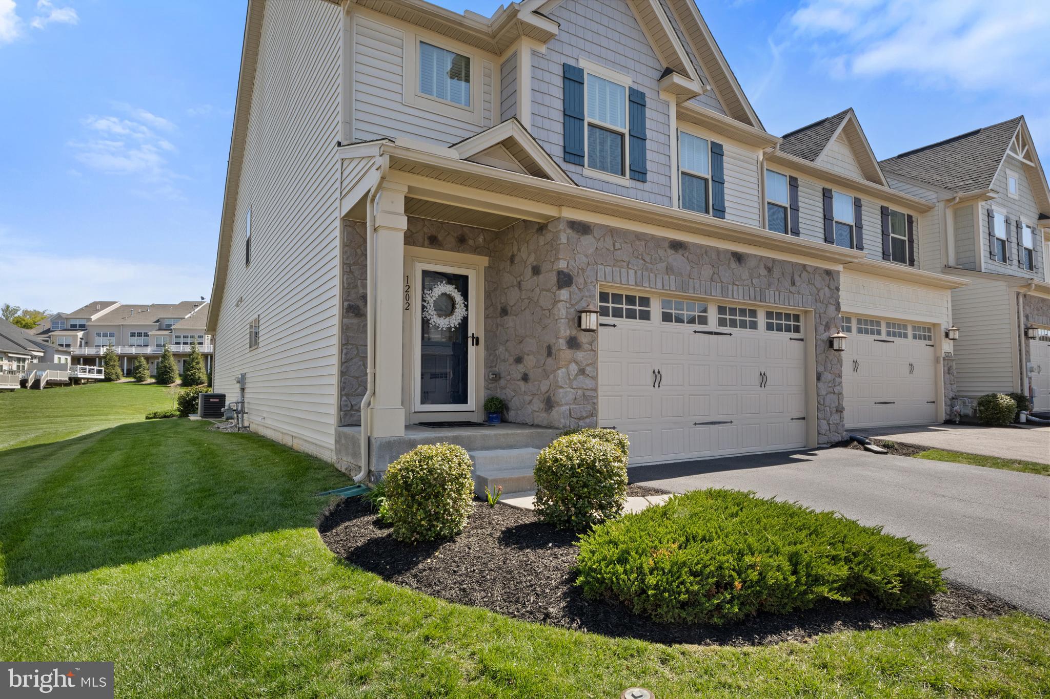 REGENTS GLEN VILLAS - Residential