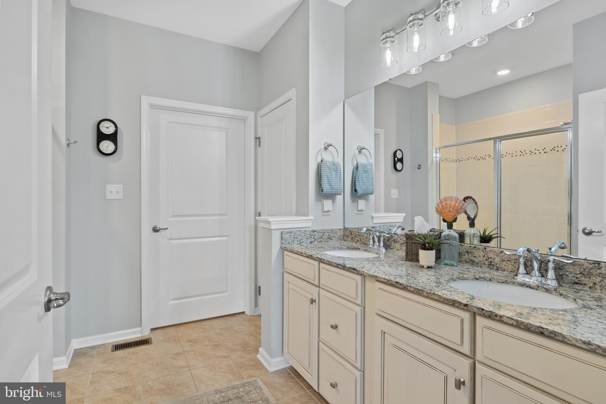 REGENTS GLEN VILLAS - Residential