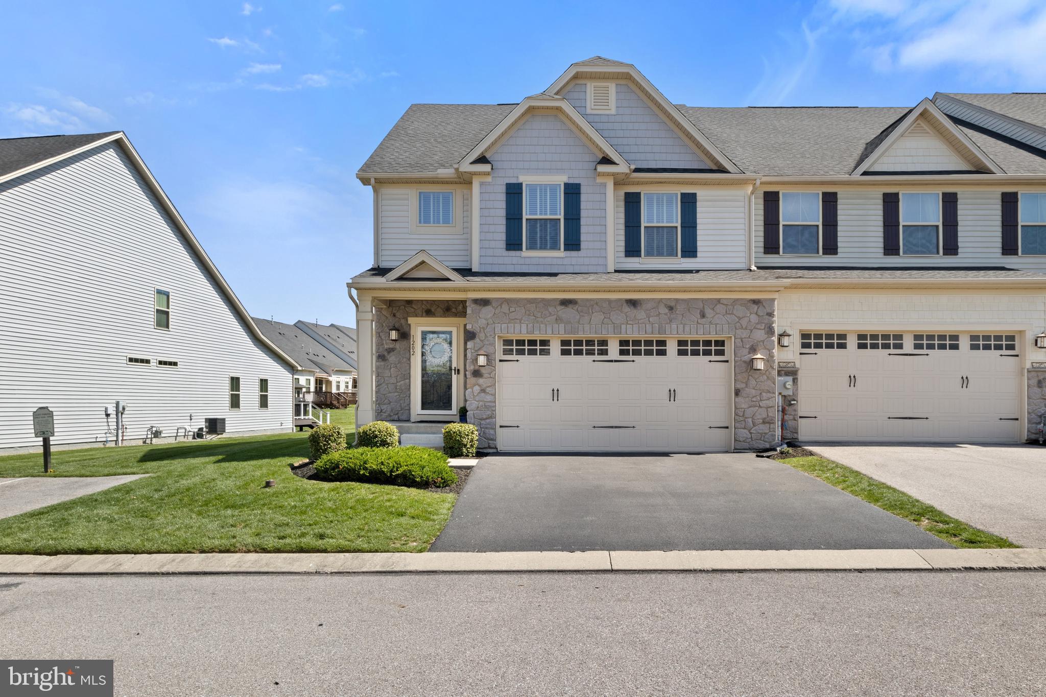 REGENTS GLEN VILLAS - Residential