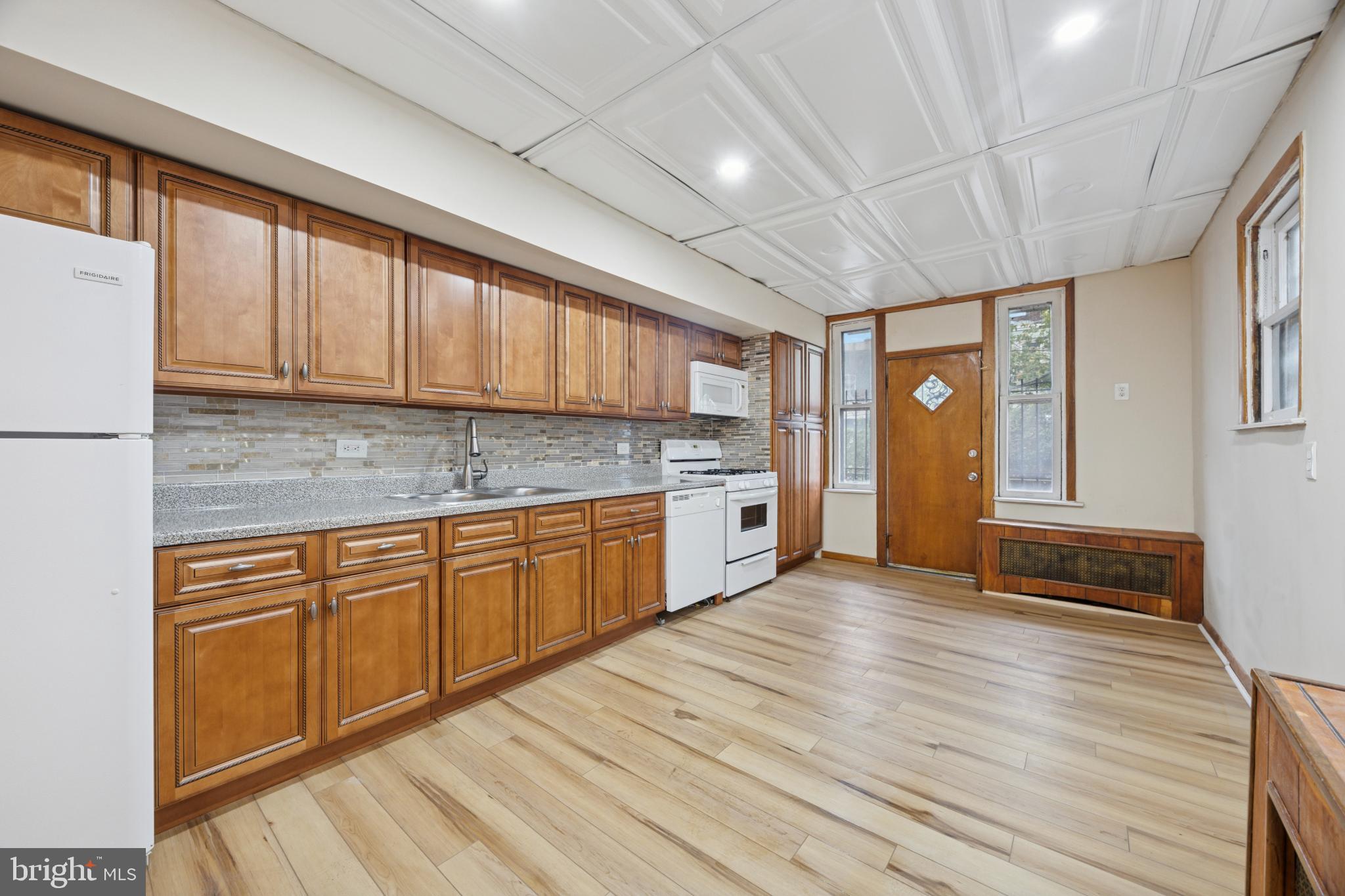 WALNUT HILL - Residential Lease