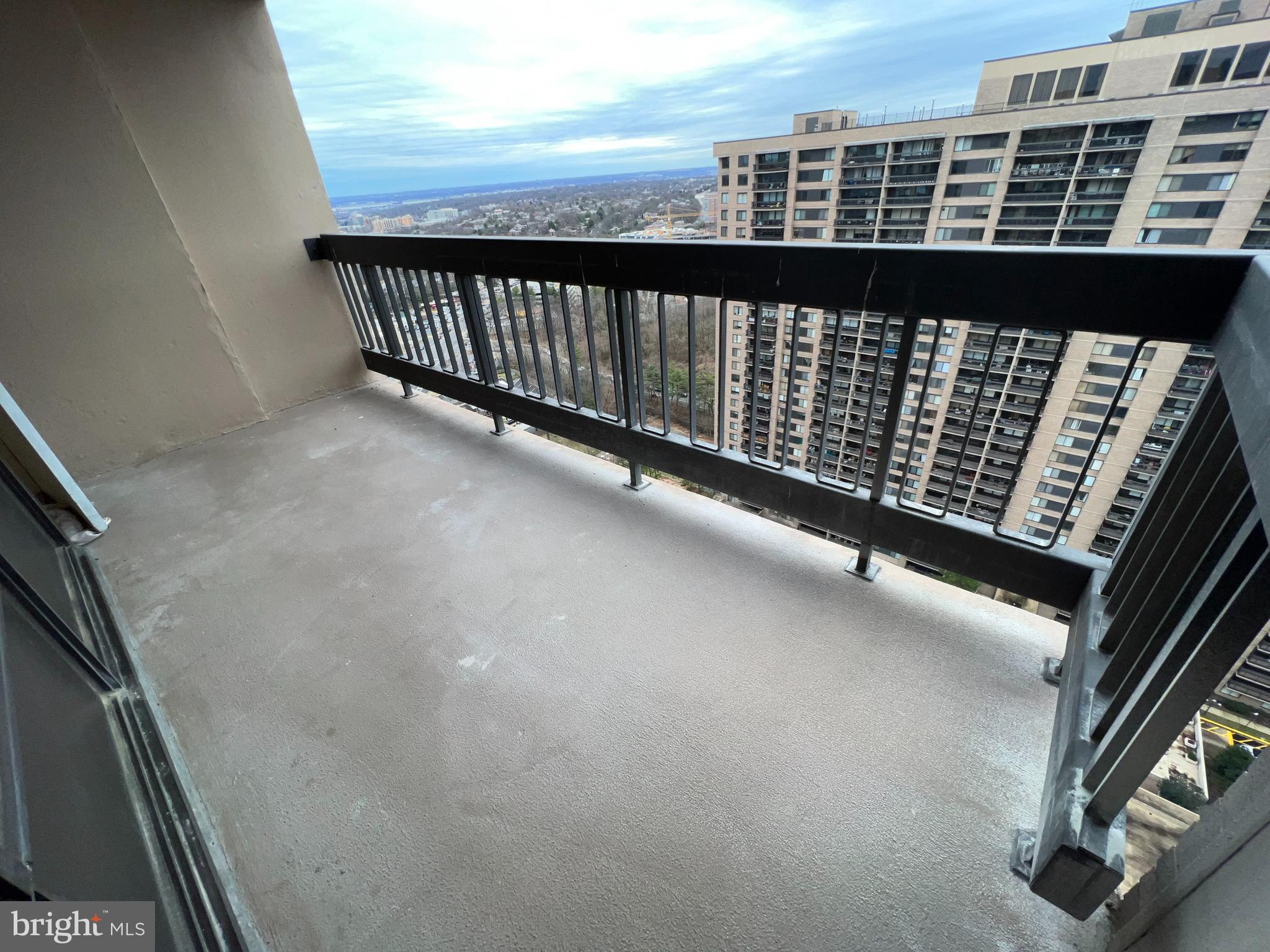 SKYLINE PLAZA - Residential Lease