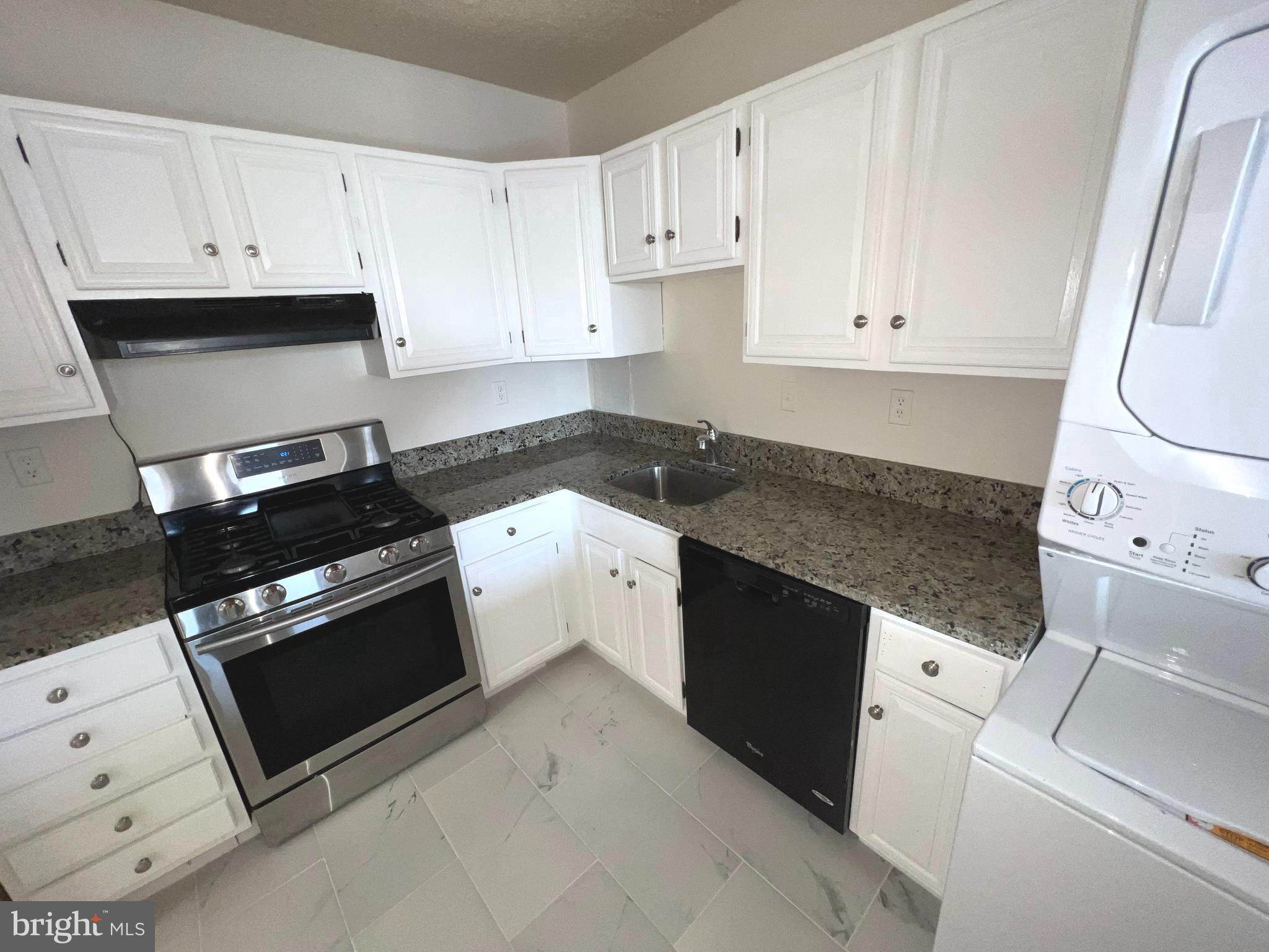 SKYLINE PLAZA - Residential Lease