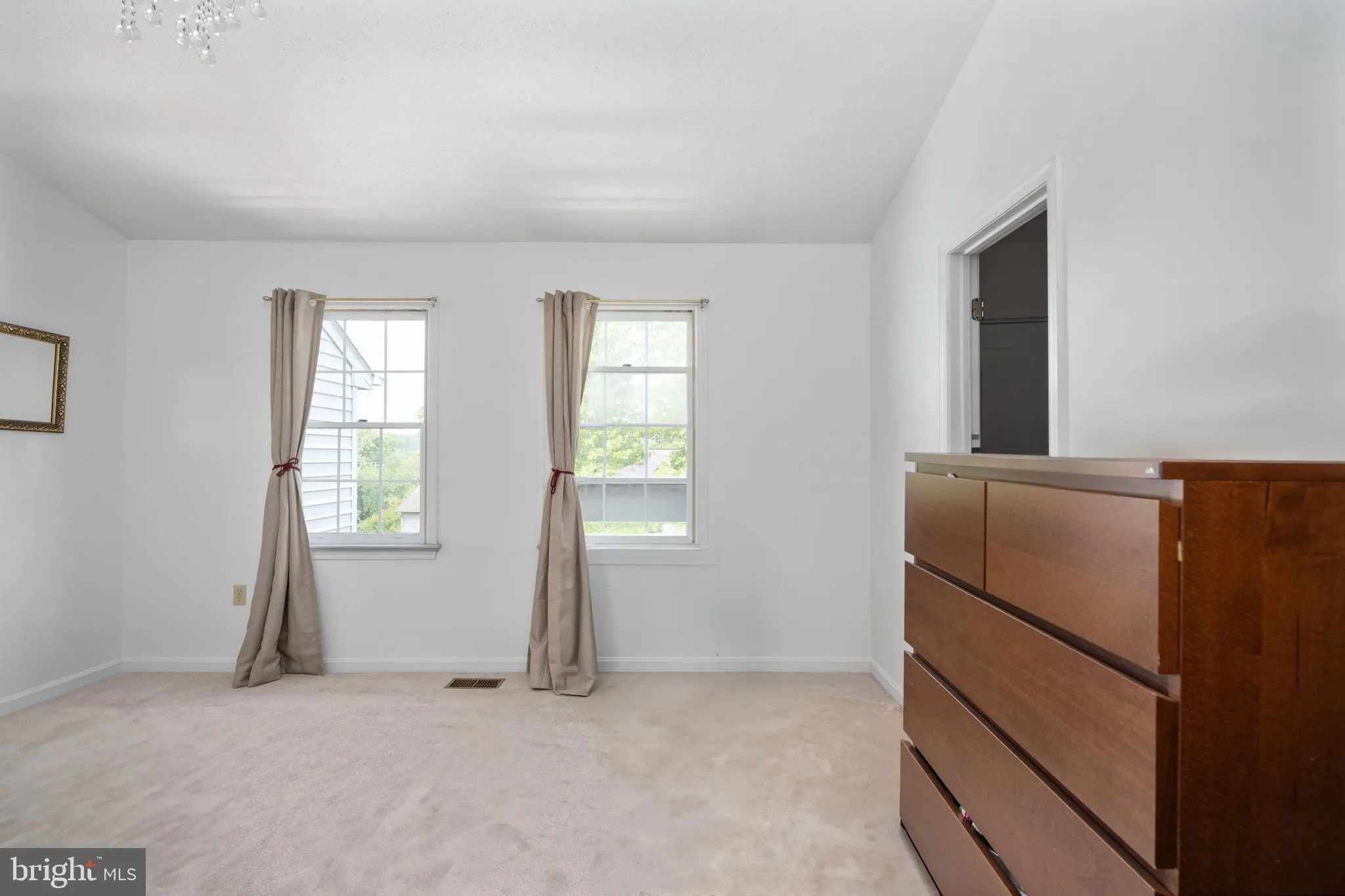 Fredericksburg, Virginia 22405, United States, 3 Bedrooms Bedrooms, ,4 BathroomsBathrooms,Residential,Pending,135719