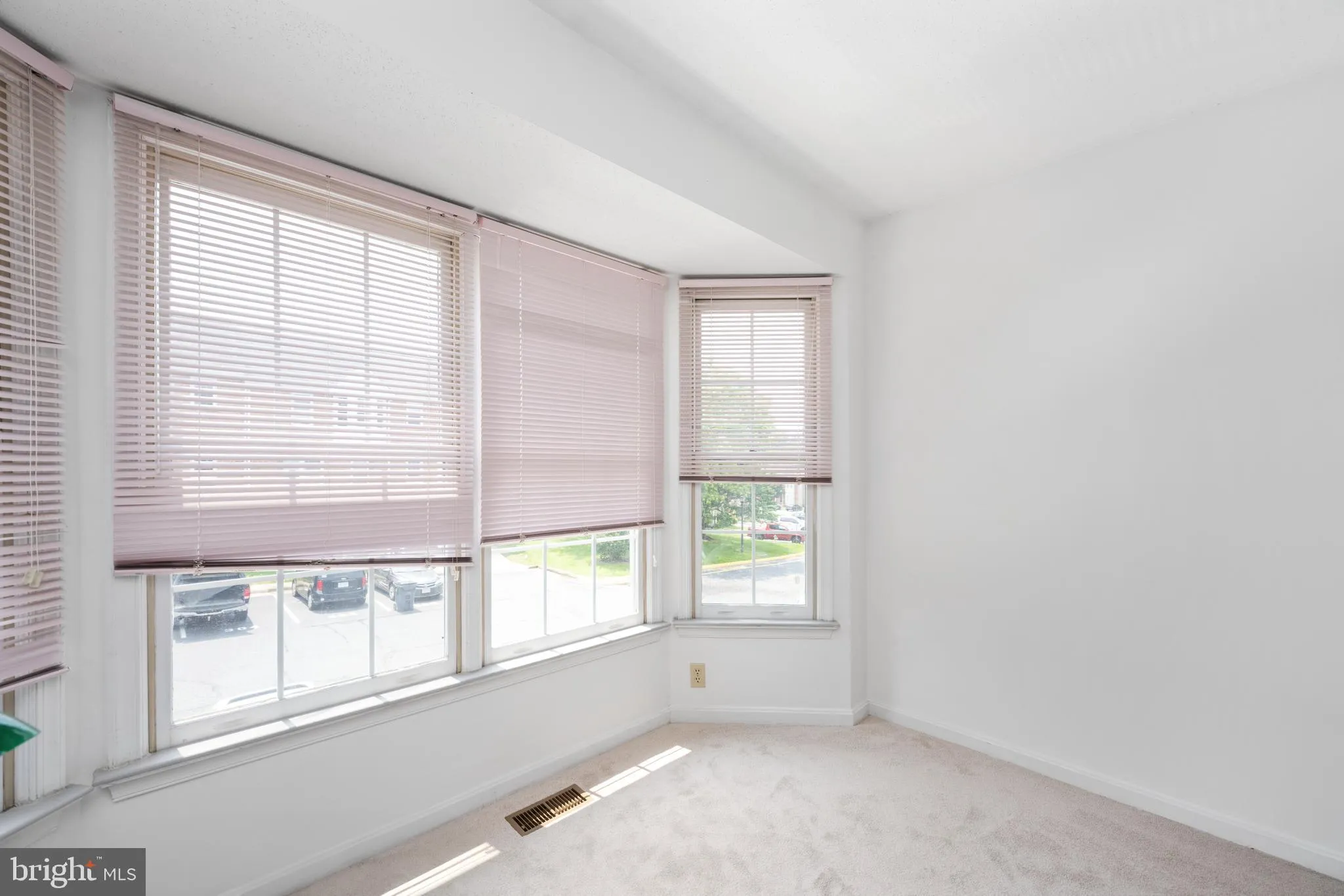 Fredericksburg, Virginia 22405, United States, 3 Bedrooms Bedrooms, ,4 BathroomsBathrooms,Residential,Pending,135719