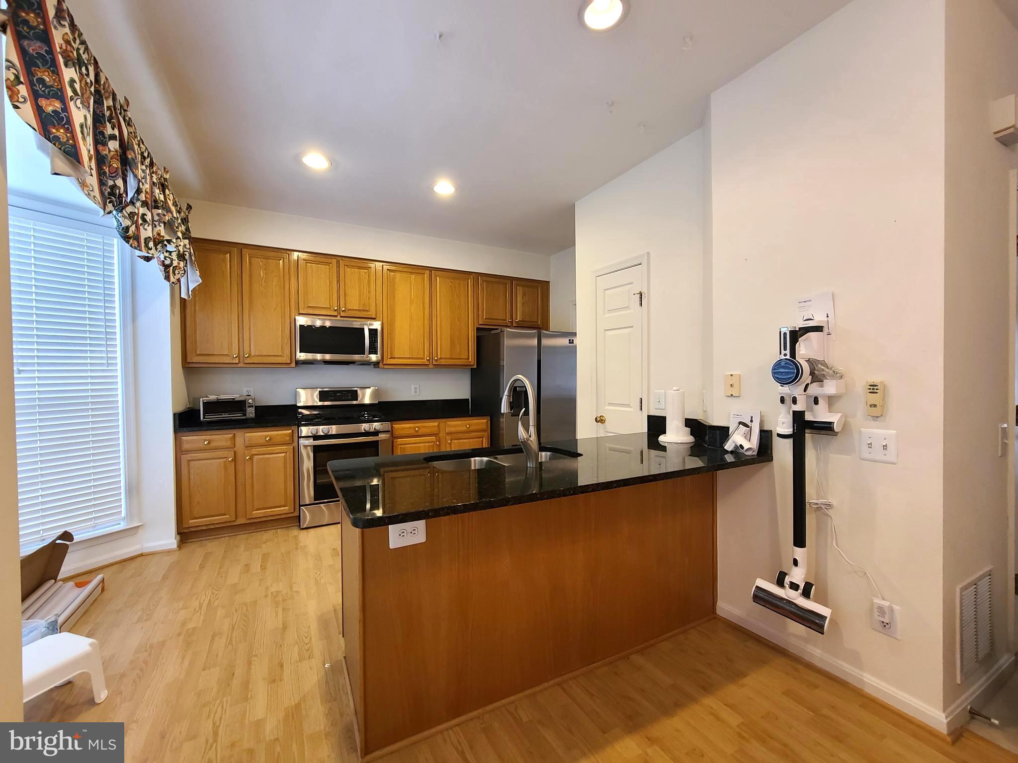 ISLAND CREEK - Residential Lease