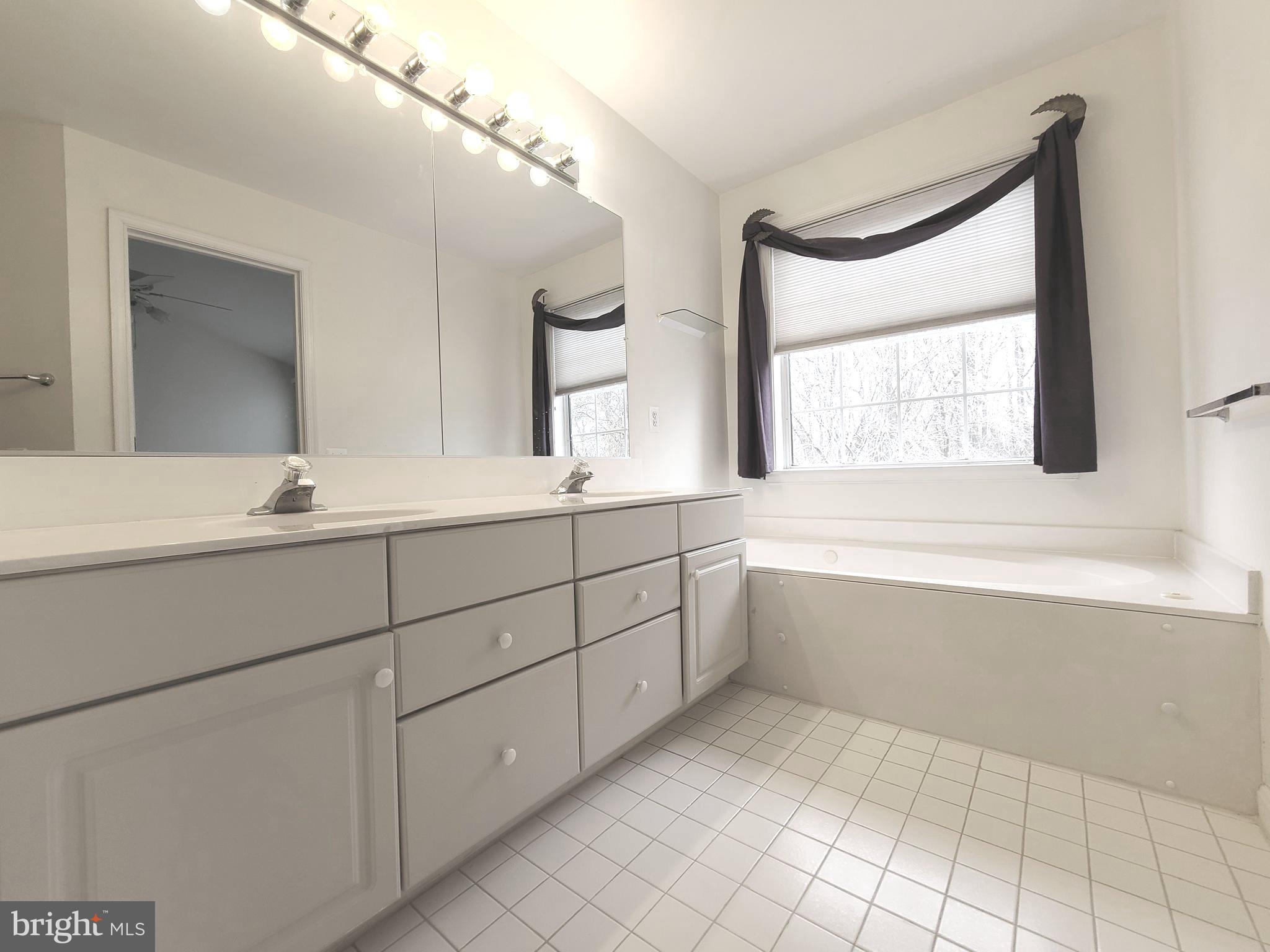 ISLAND CREEK - Residential Lease