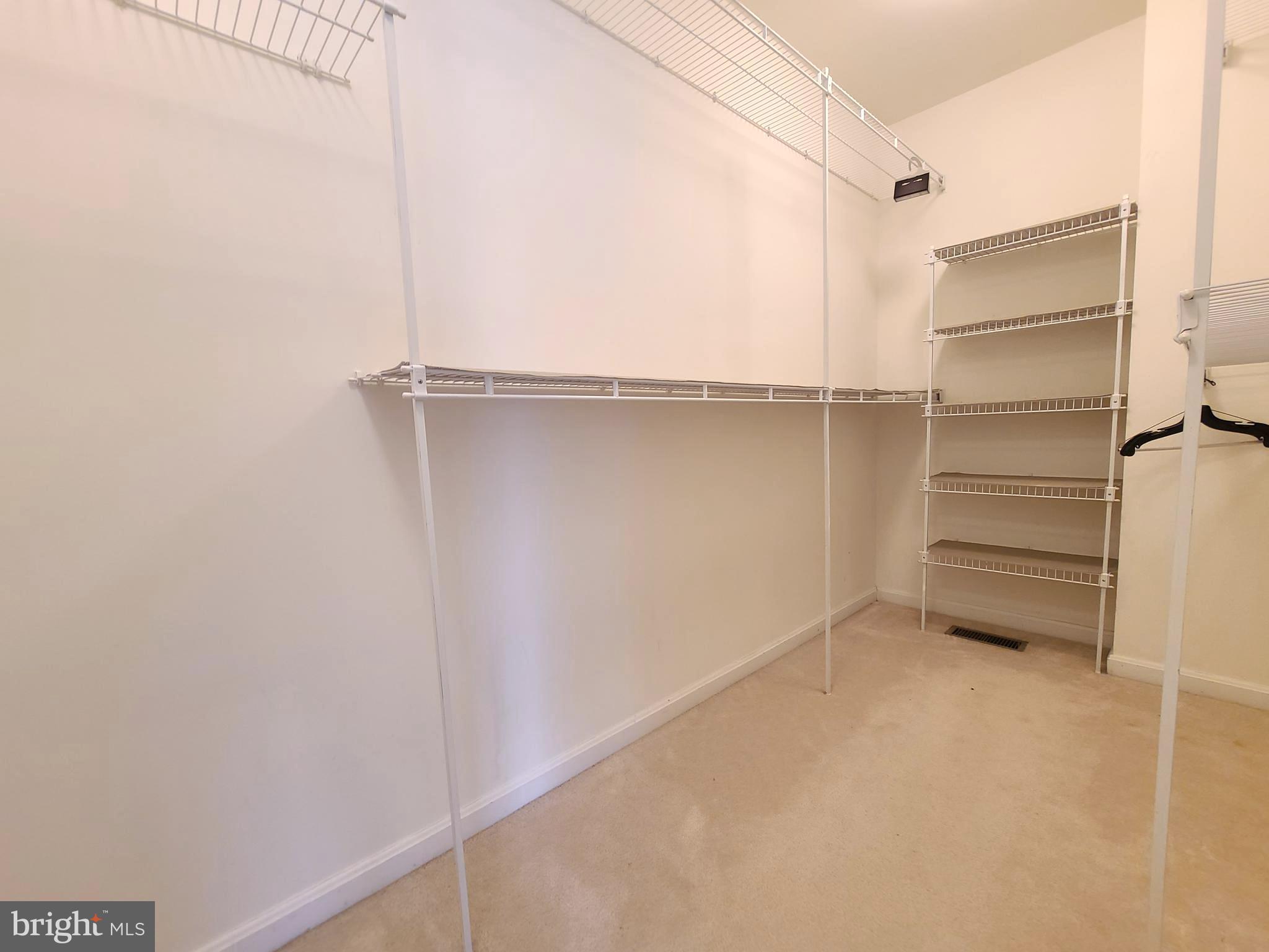 ISLAND CREEK - Residential Lease