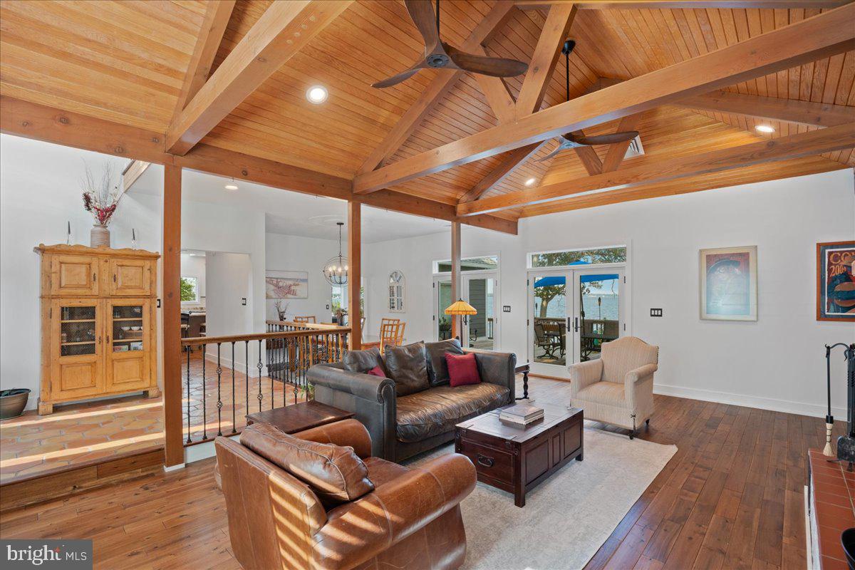 ESPERANZA FARMS - Residential