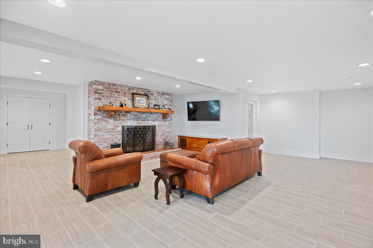 ESPERANZA FARMS - Residential