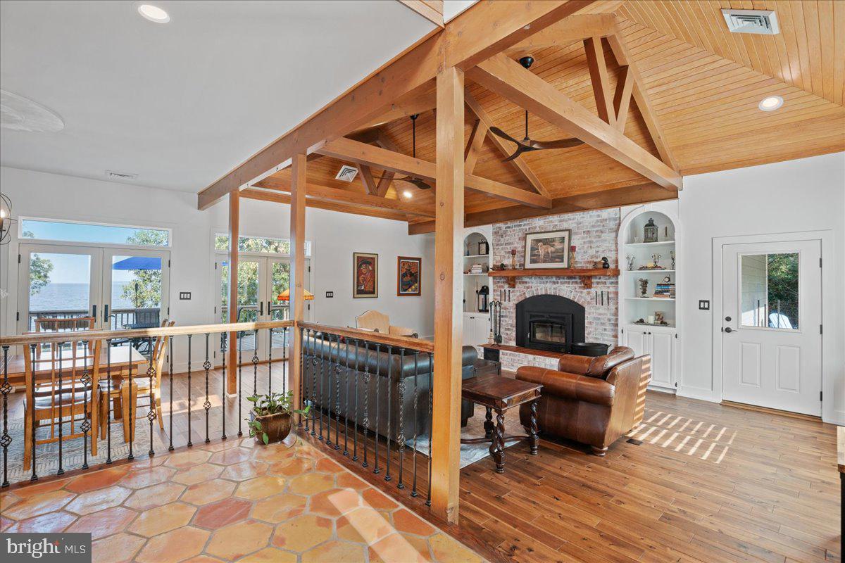 ESPERANZA FARMS - Residential