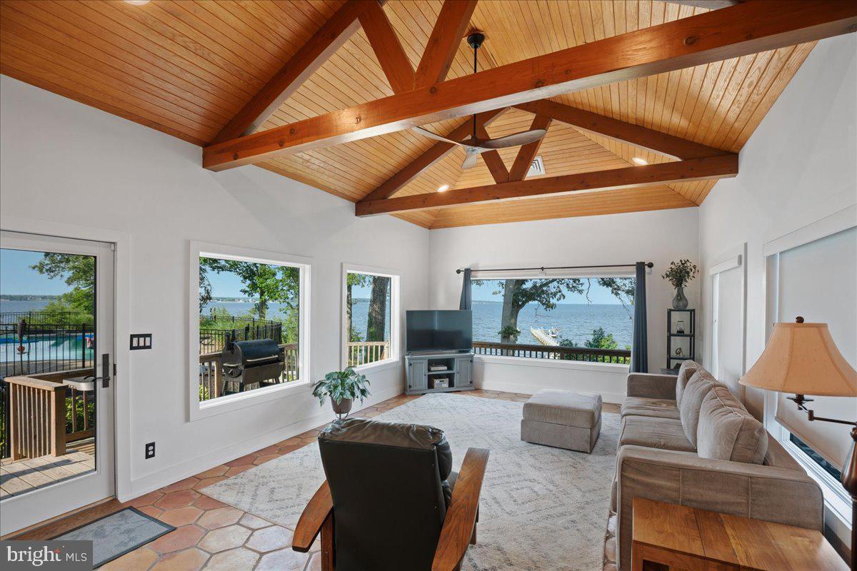 ESPERANZA FARMS - Residential