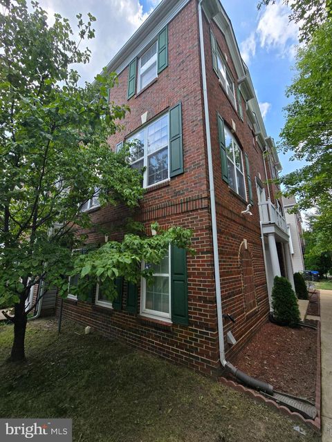 5019 VILLAGE FOUNTAIN PLACE CENTREVILLE VA 20120