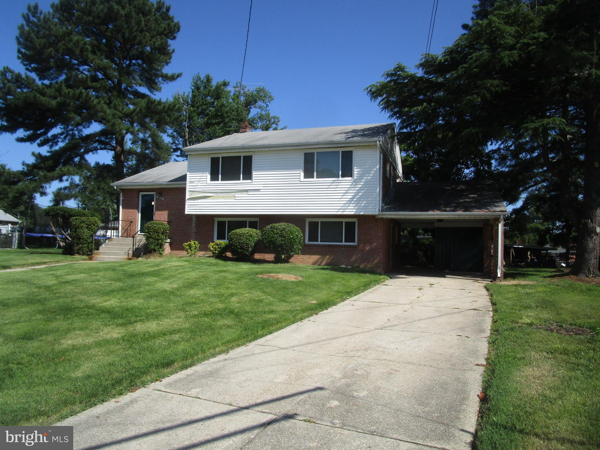 Large four (4) level home. Beautiful yard. Cul de sac with little traffic. Plenty of parking.
Home features updated kitchen, 3 Bedrooms, 2 1/2 baths, large dining/family room, separate living room.
Shows well. Recent interior and exterior painting. Ready for your move in.
