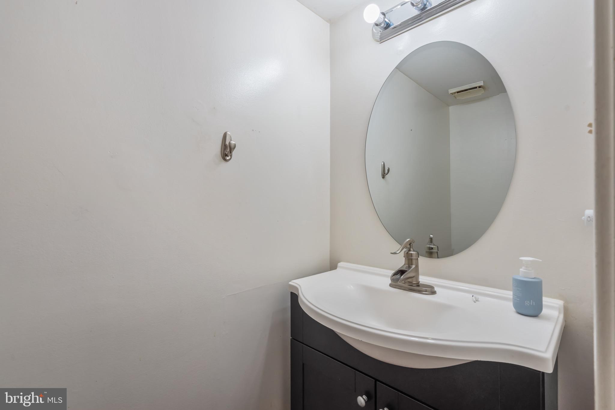 CHERRYWOOD SQUARE - Residential Lease