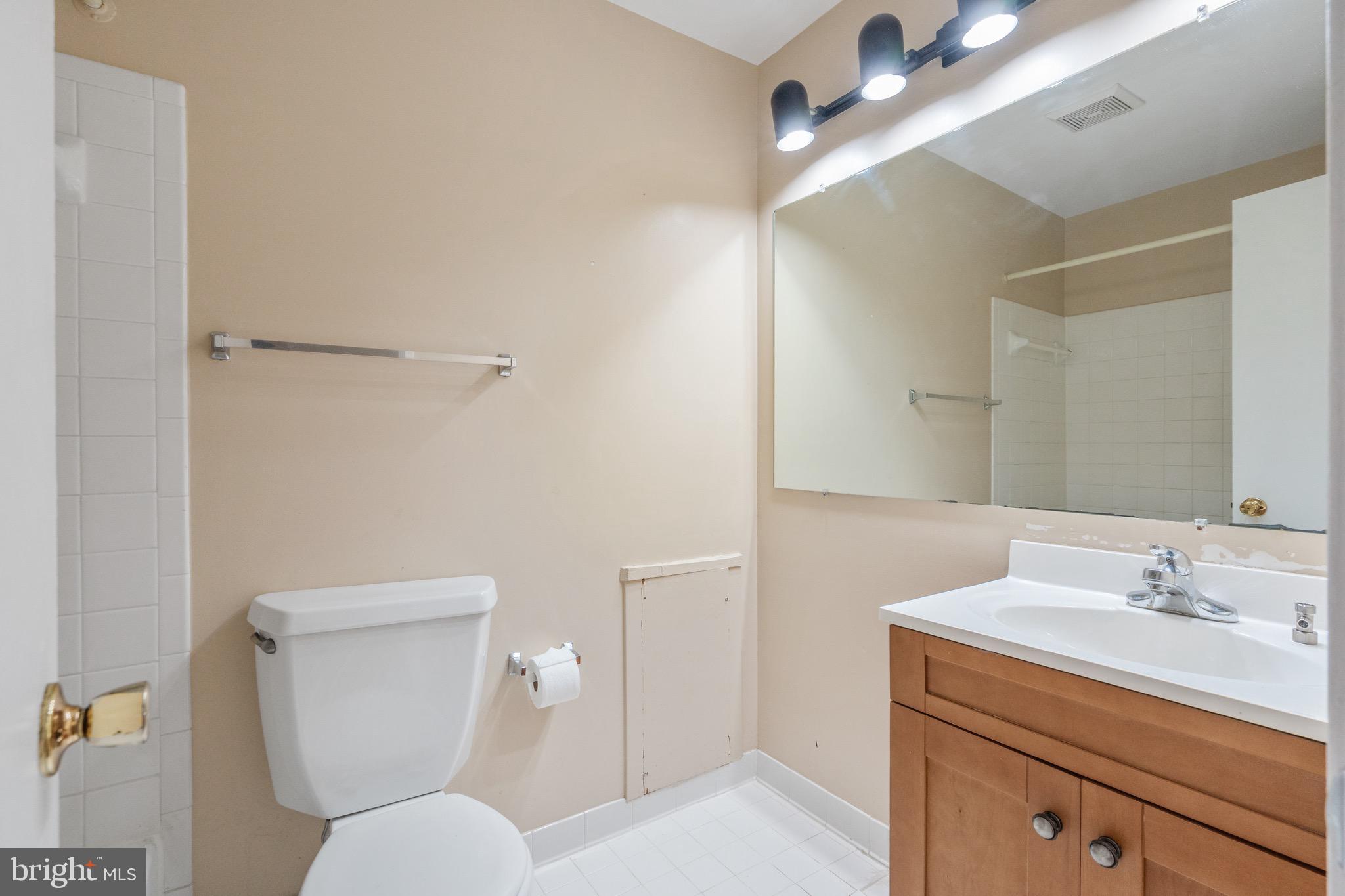 CHERRYWOOD SQUARE - Residential Lease