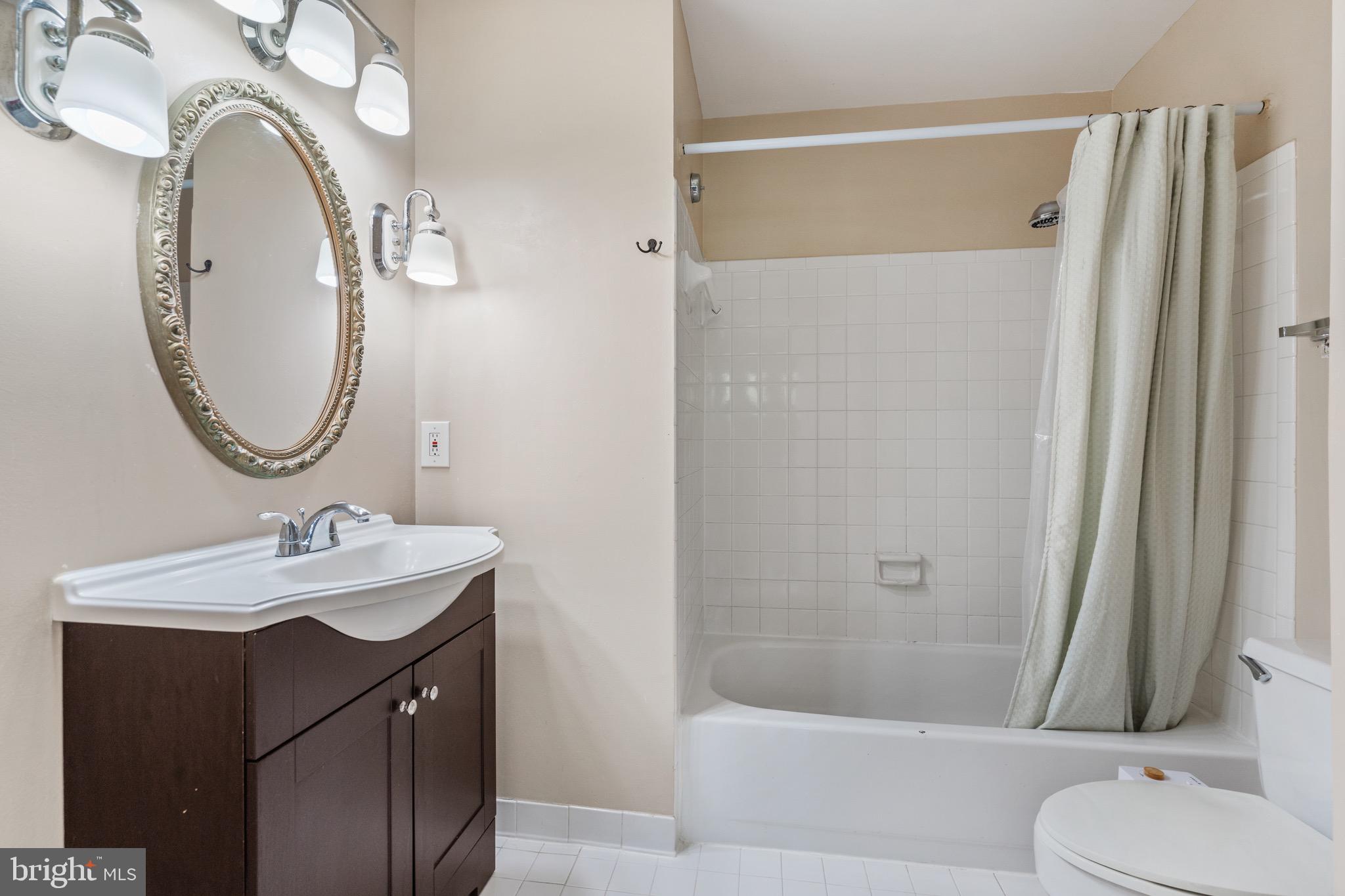 CHERRYWOOD SQUARE - Residential Lease