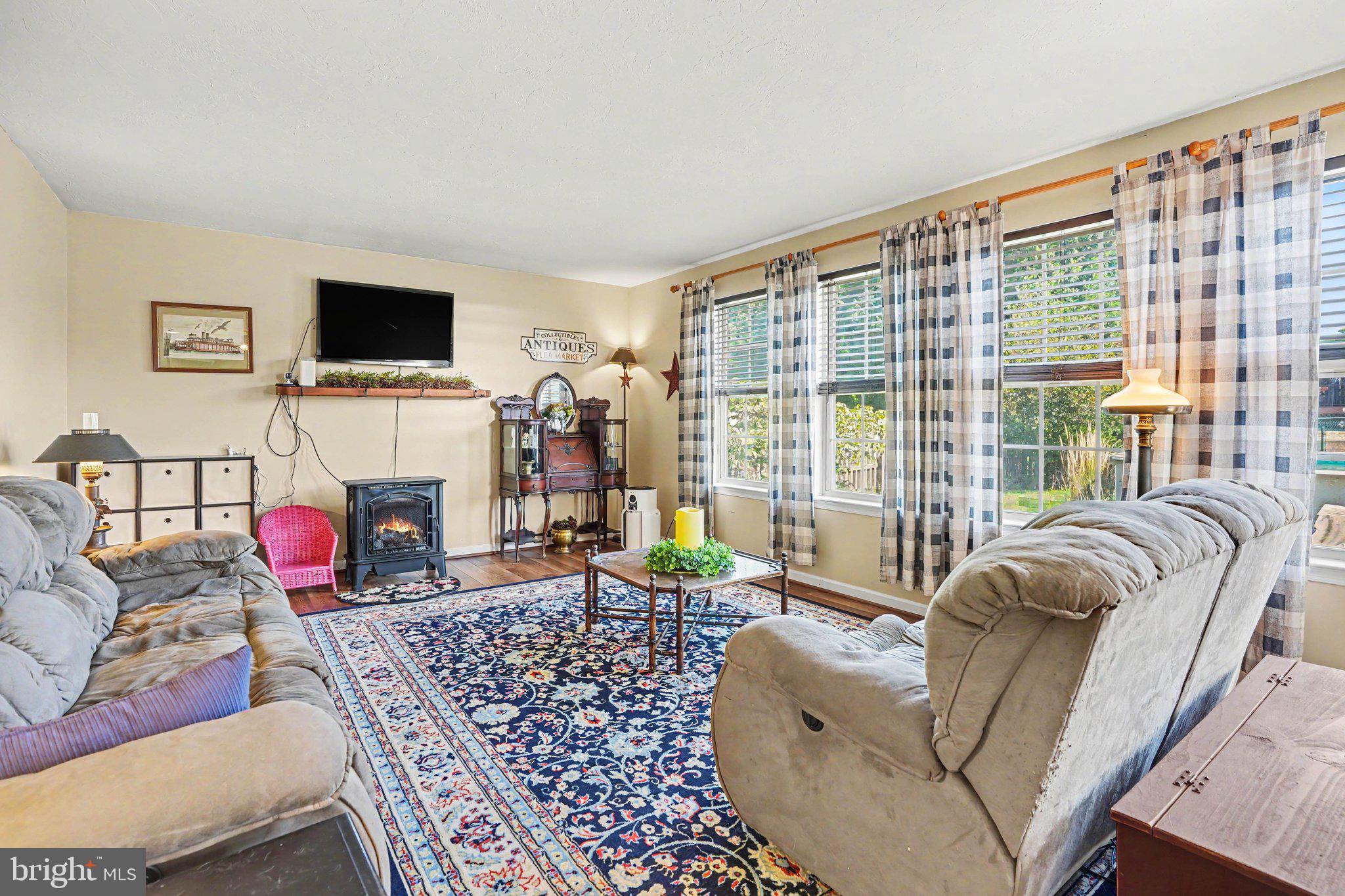 8 SYCAMORE COURT