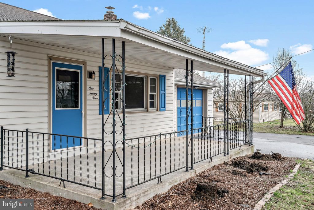 Photo of 123 GREIDER AVE, ELIZABETHTOWN, PA 17022 (MLS # PALA2031618)