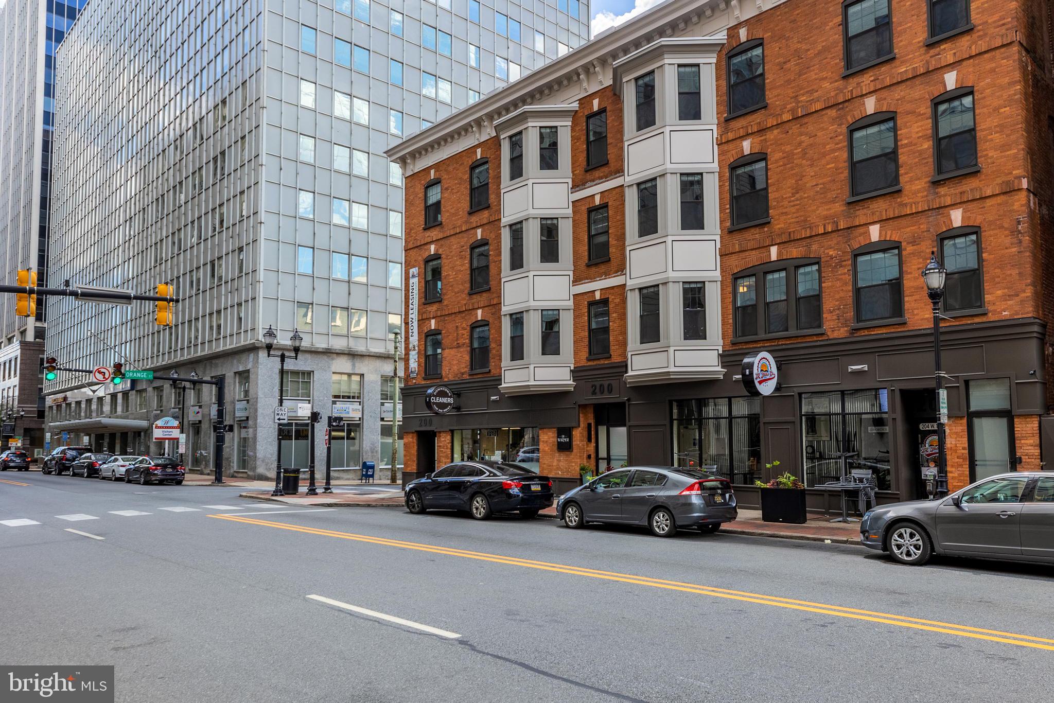 200 W 10TH STREET 202