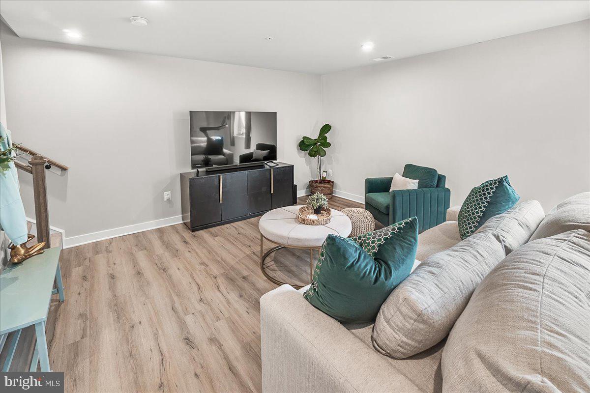 LAKE LINGANORE OAKDALE - Residential