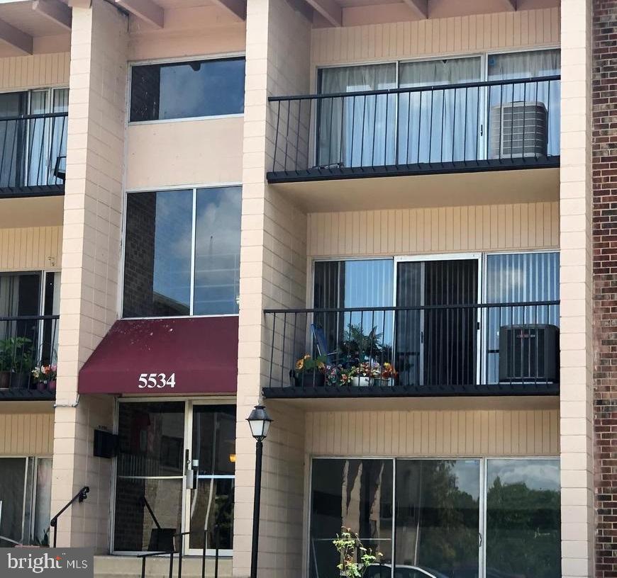 FRENCHMANS CREEK - Residential Lease