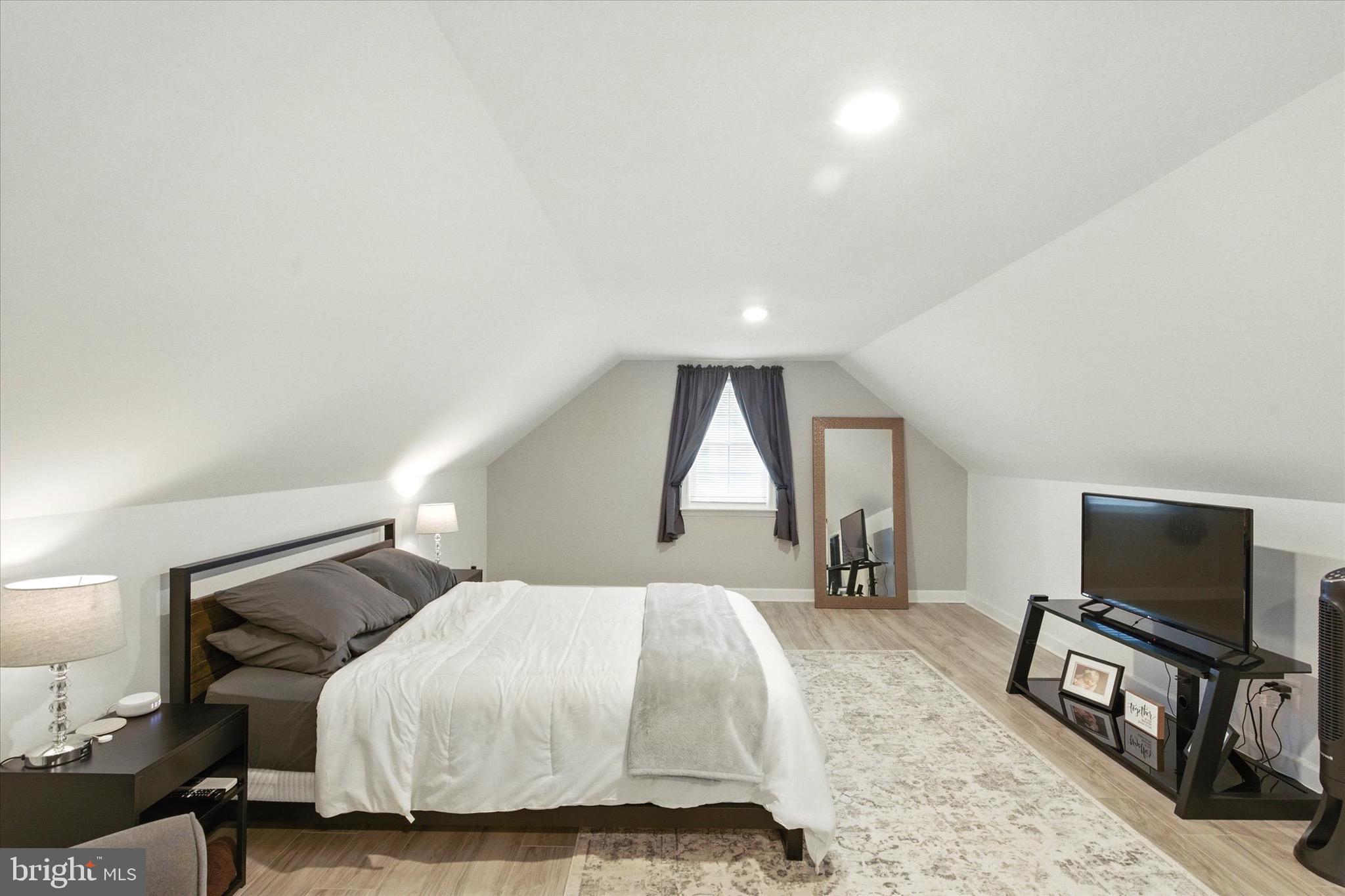 PERRY HALL - Residential