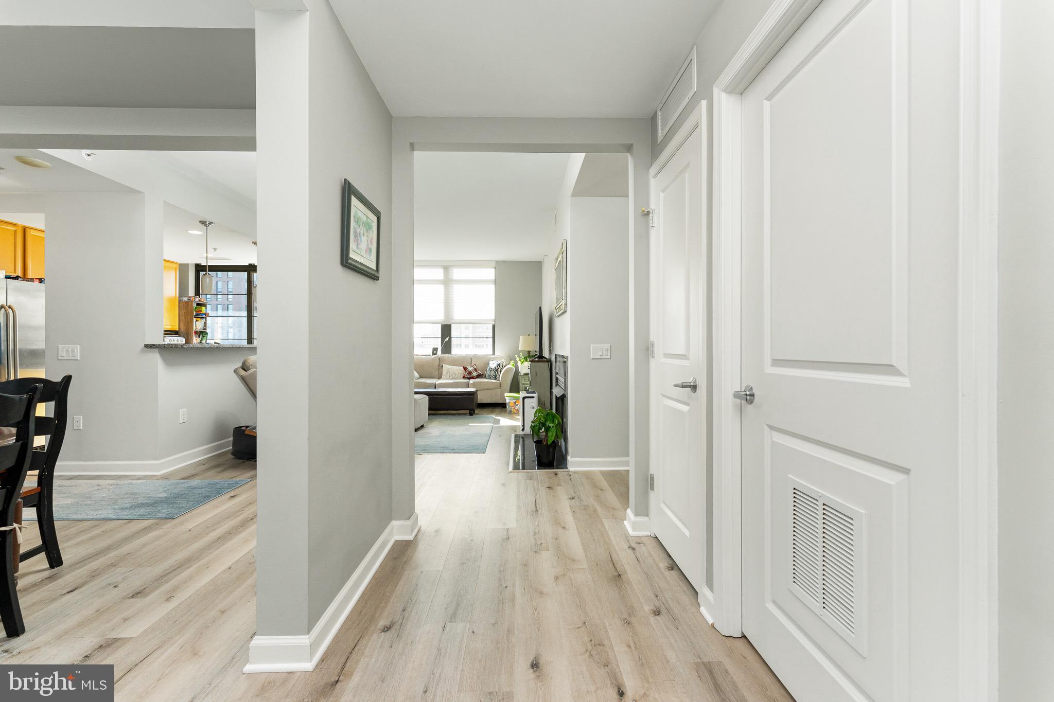 PARAMOUNT - Residential