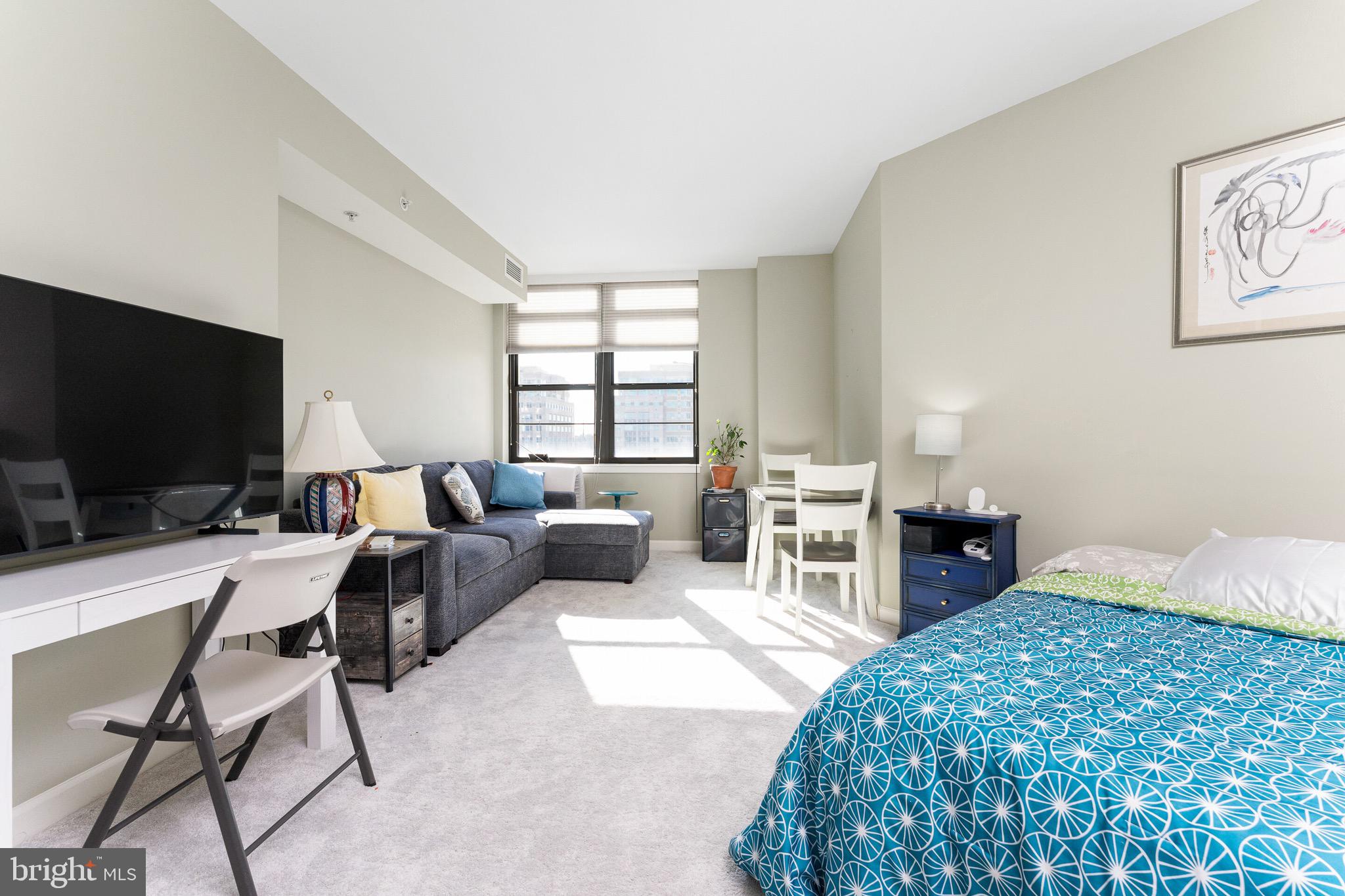 PARAMOUNT - Residential