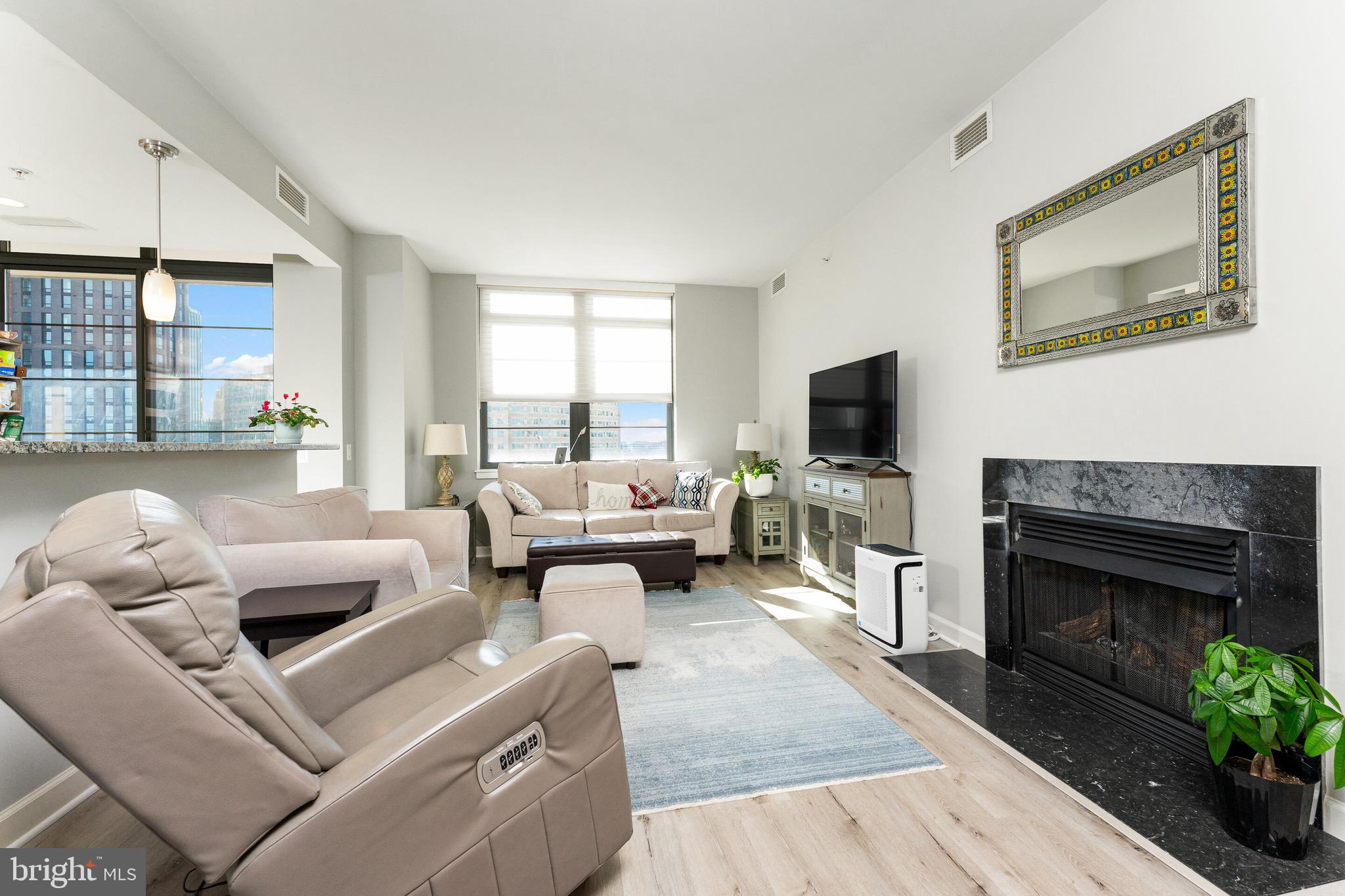 PARAMOUNT - Residential