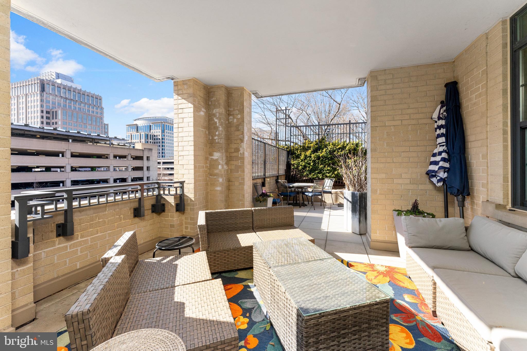 PARAMOUNT - Residential