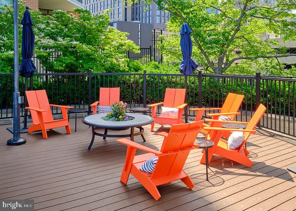 PARAMOUNT - Residential