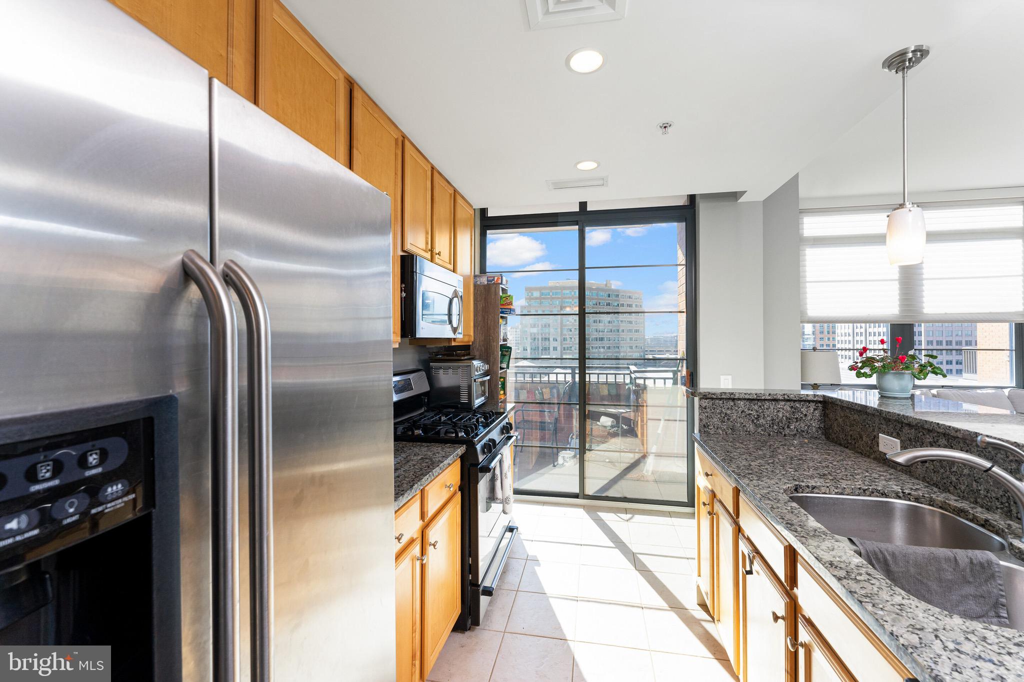 PARAMOUNT - Residential