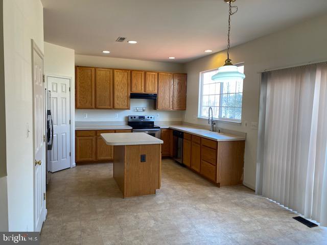 KERILL WOODS - Residential Lease