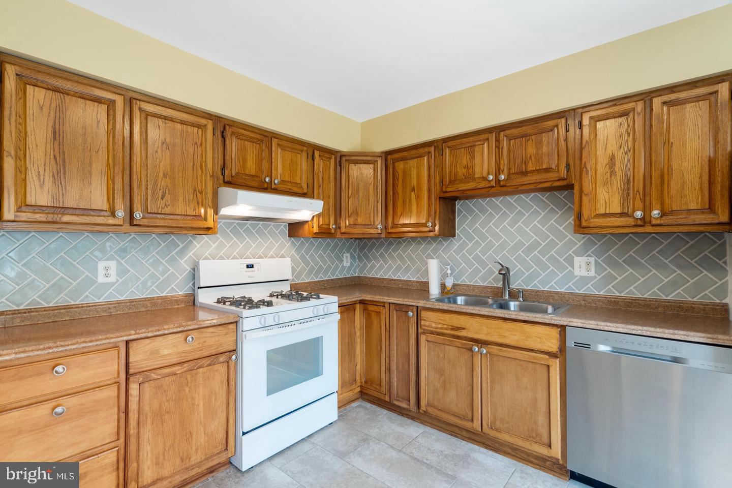 8608 ROCKY GAP COURT