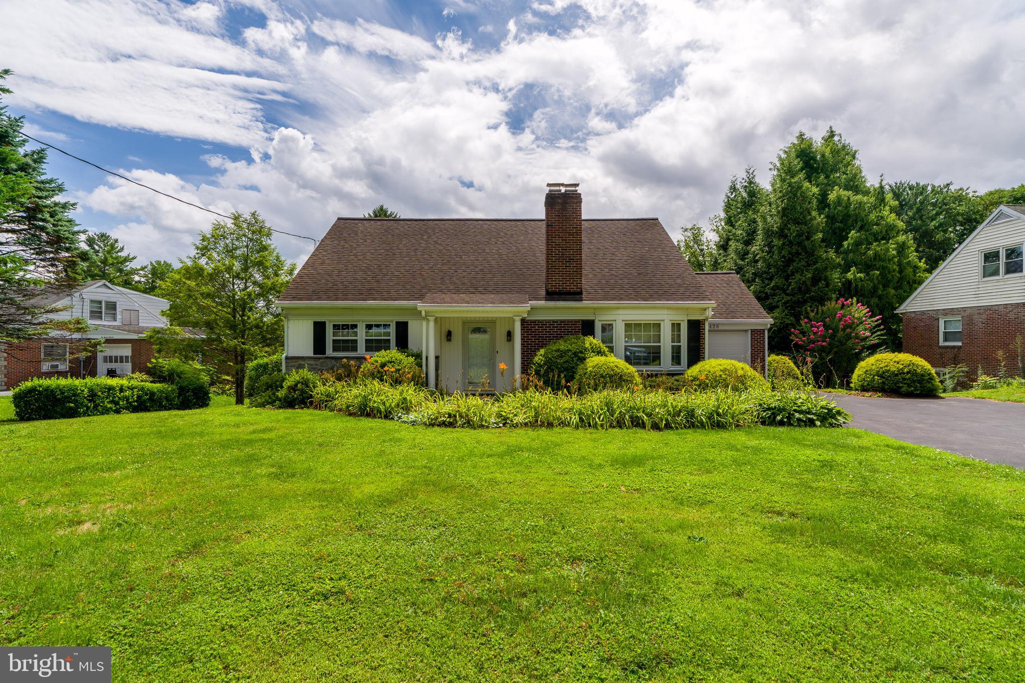 428 MANOR AVENUE