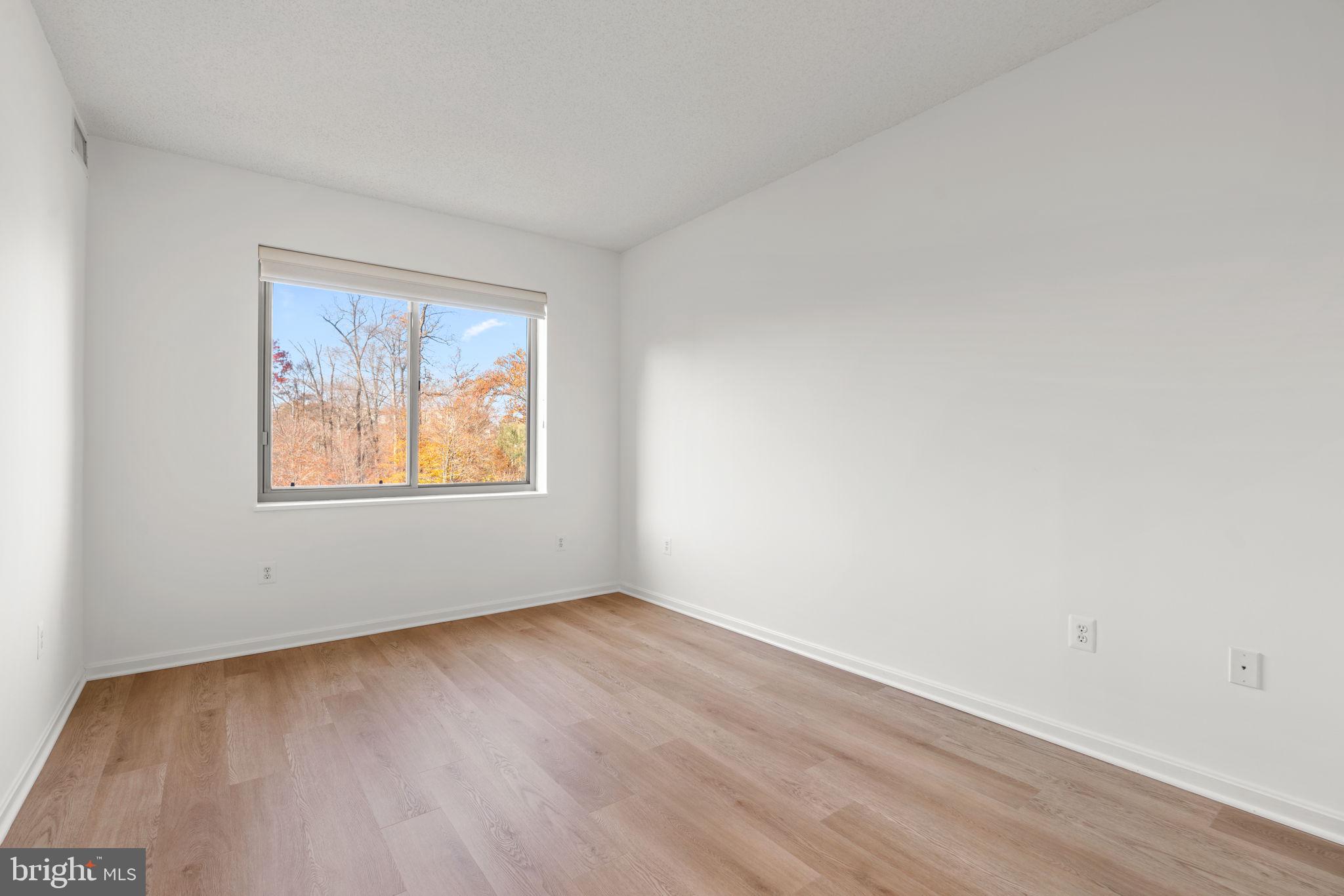 CREEKSIDE AT LEISURE WORLD - Residential