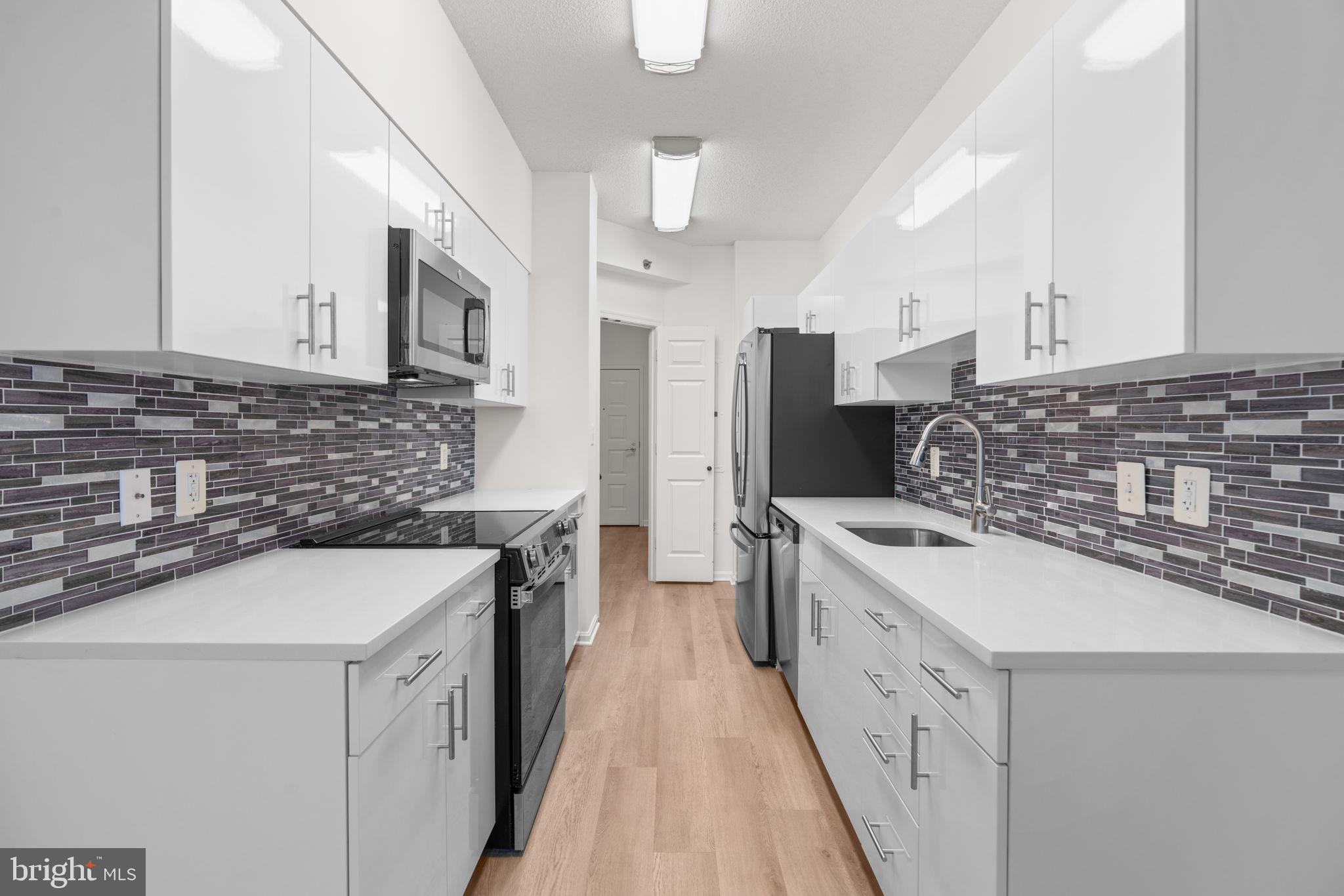 CREEKSIDE AT LEISURE WORLD - Residential