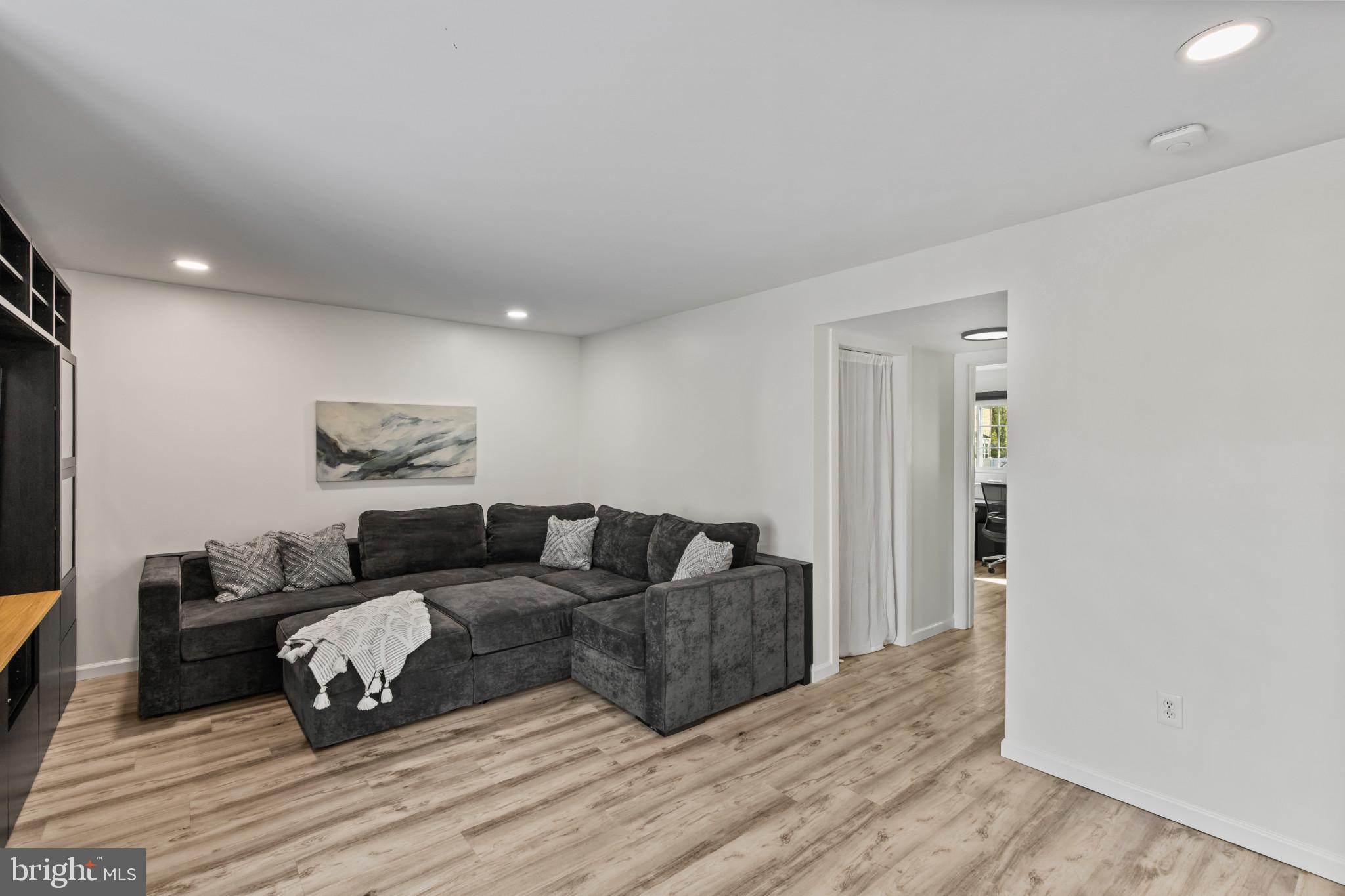 THE PROVINCES - Residential