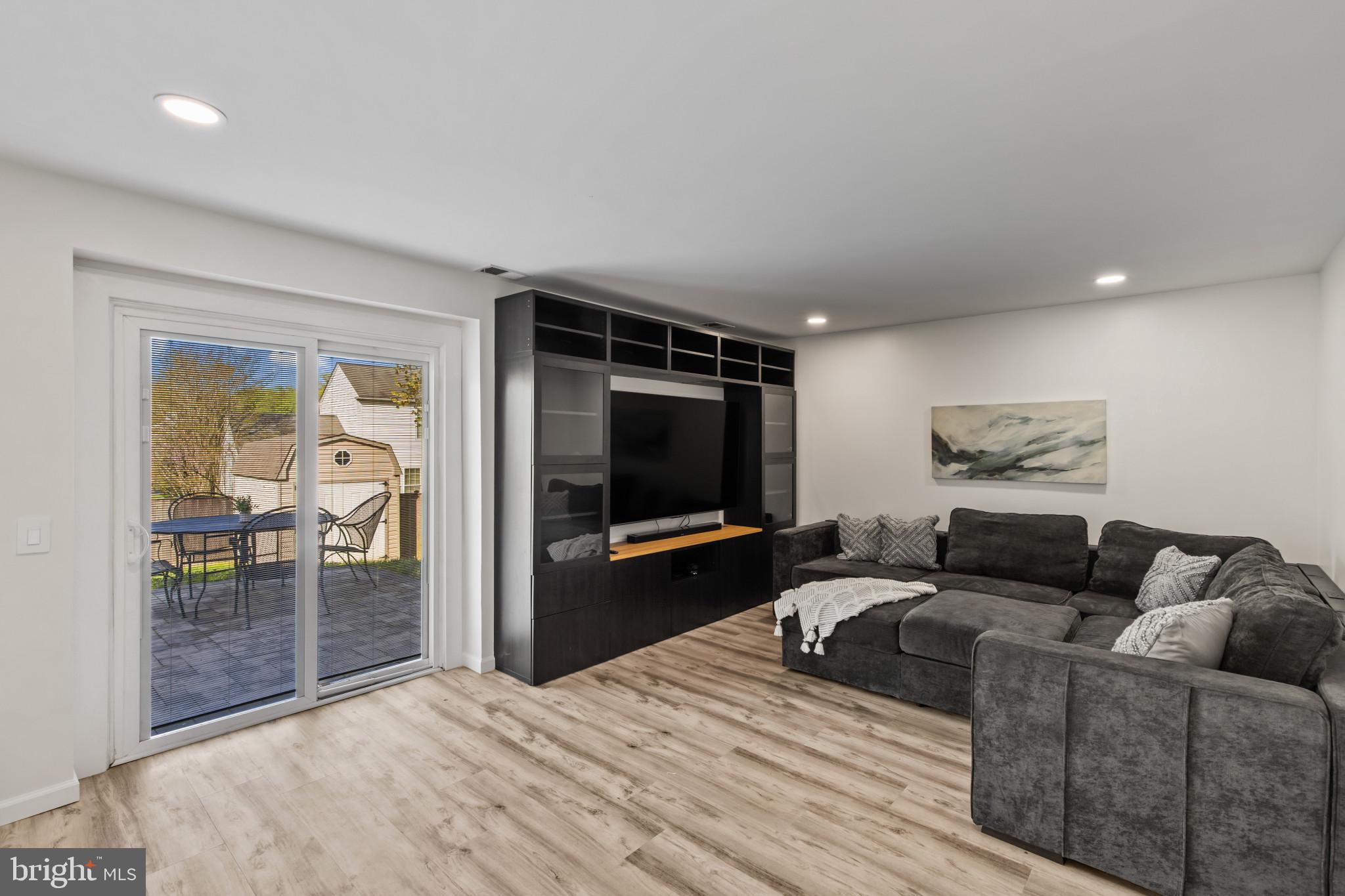 THE PROVINCES - Residential