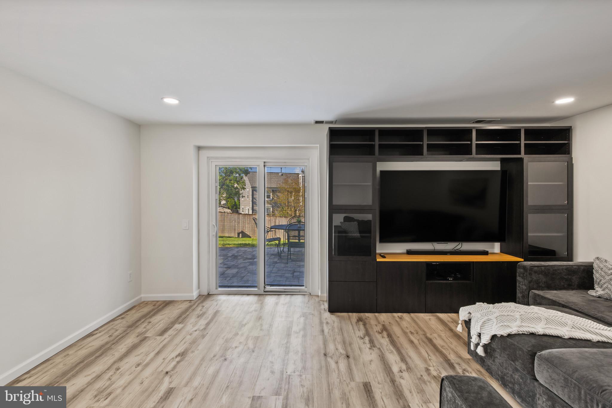 THE PROVINCES - Residential