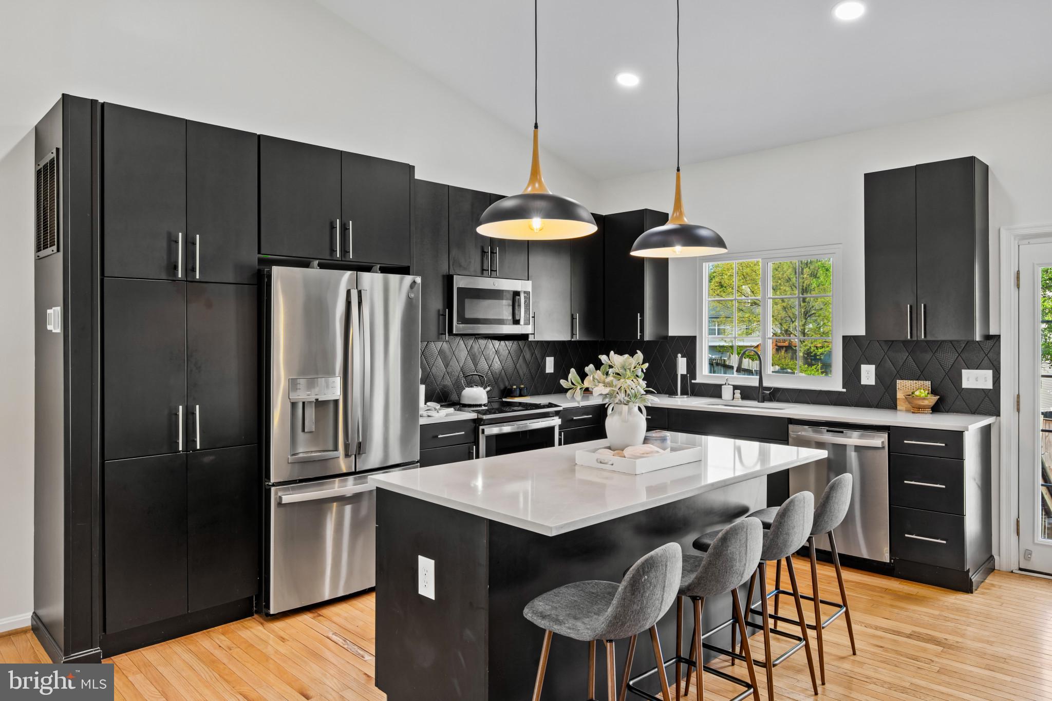 THE PROVINCES - Residential