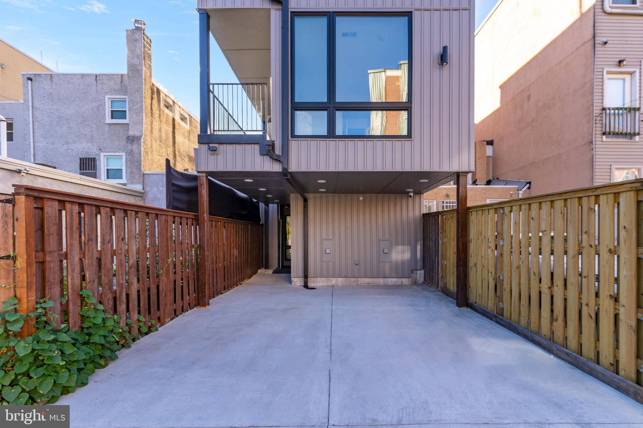 1527 OGDEN STREET 1