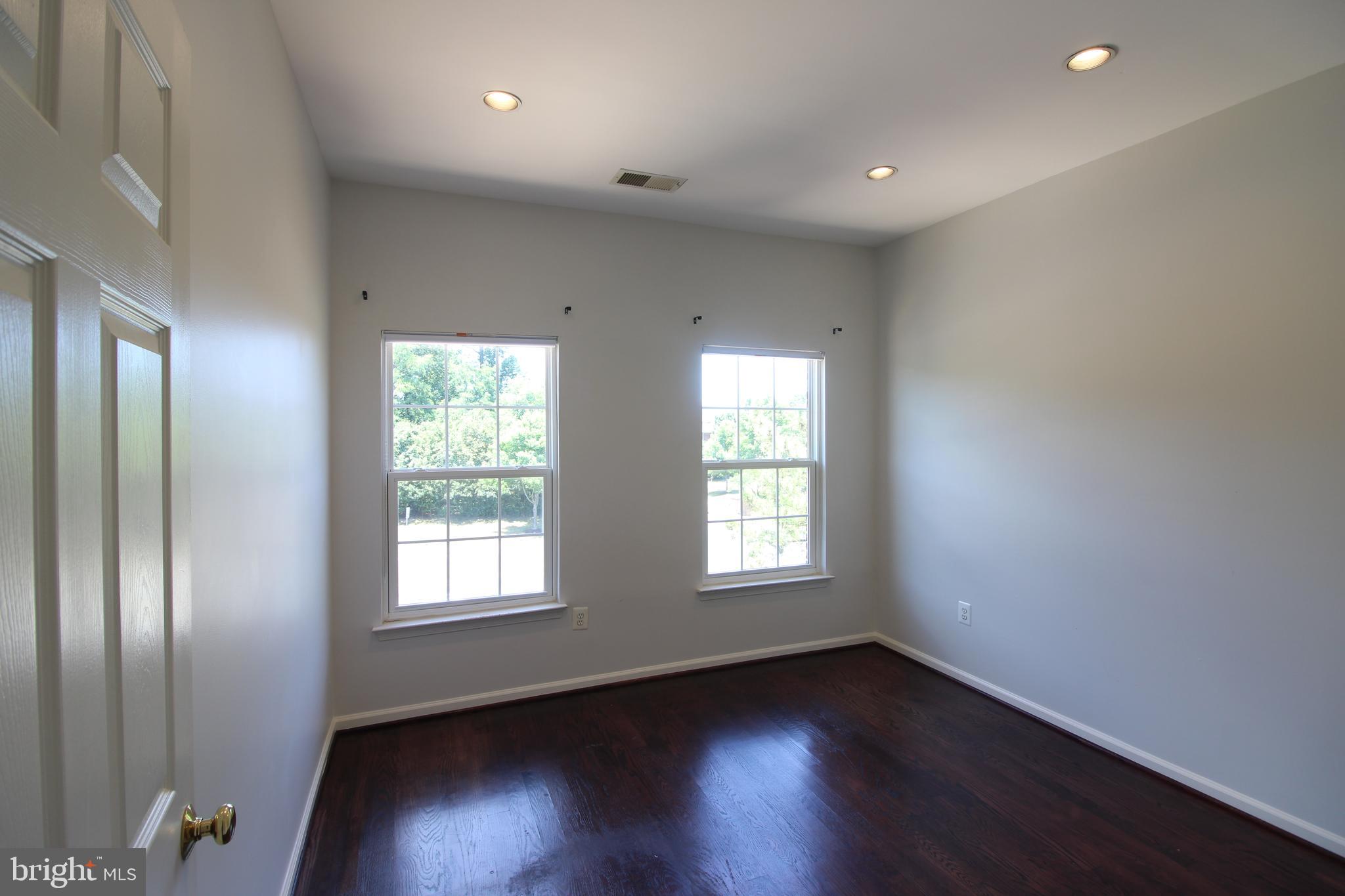 KINGSTOWNE - Residential Lease