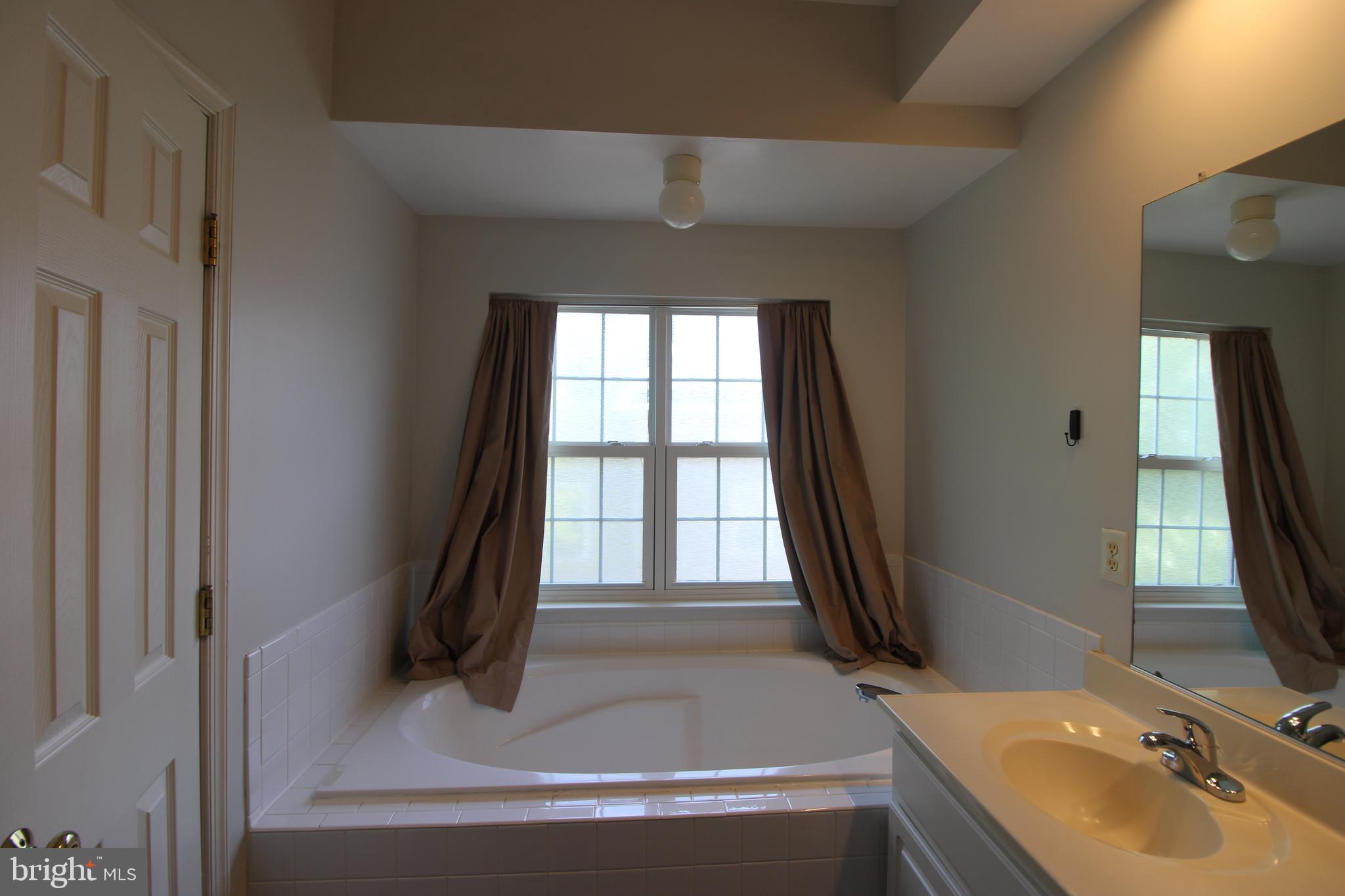 KINGSTOWNE - Residential Lease