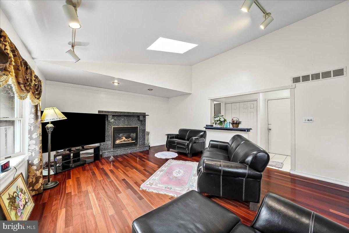 GWYNMONT FARMS - Residential