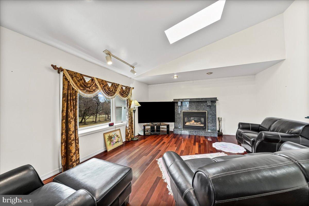 GWYNMONT FARMS - Residential