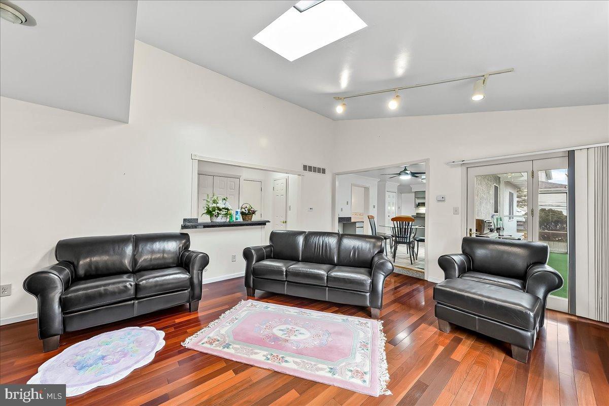 GWYNMONT FARMS - Residential