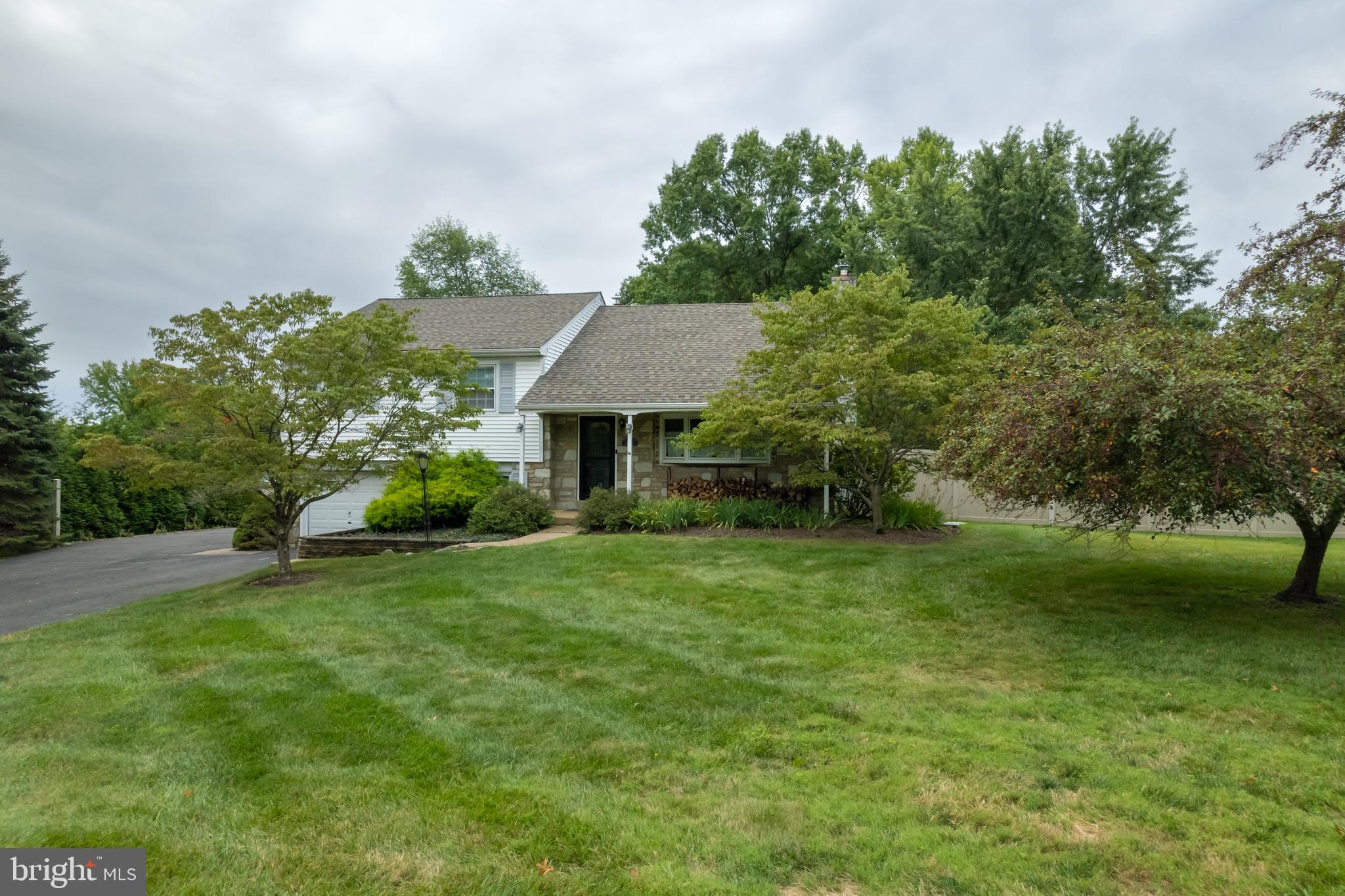 1612 WINDING DRIVE