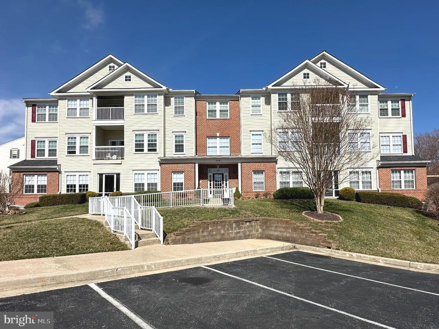 Main level condo in Spenceola Farms well maintained with 2 spacious bedrooms, 2 full baths, small screened in patio, storage unit, and one car garage. The property provides secure building entry, a mail room, and an elevator to the garage and storage unit. The floor plan is open to your living room and dining room, and spacious kitchen. The utility room has a sink, washer, dryer, and easy access to water heater and HVAC. Each bedroom has closet space and is attached to a full bathroom.  Location is wonderful for all you can enjoy and need nearby such as banking, shopping, restaurants, walking trail, and entertainment.  The HOA amenities include exercise room, club house, meeting room, and more.