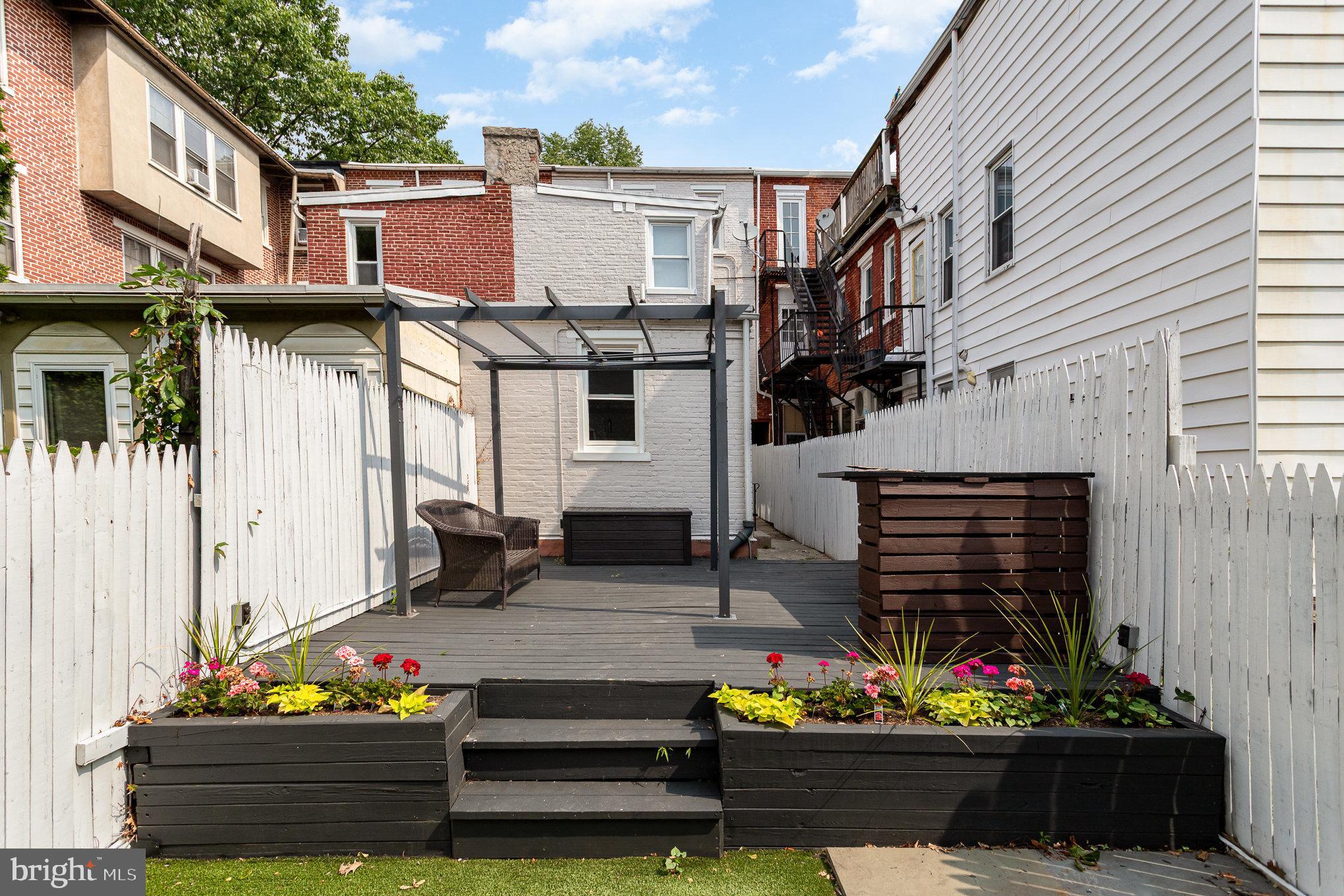 CHESTNUT HILL - Residential